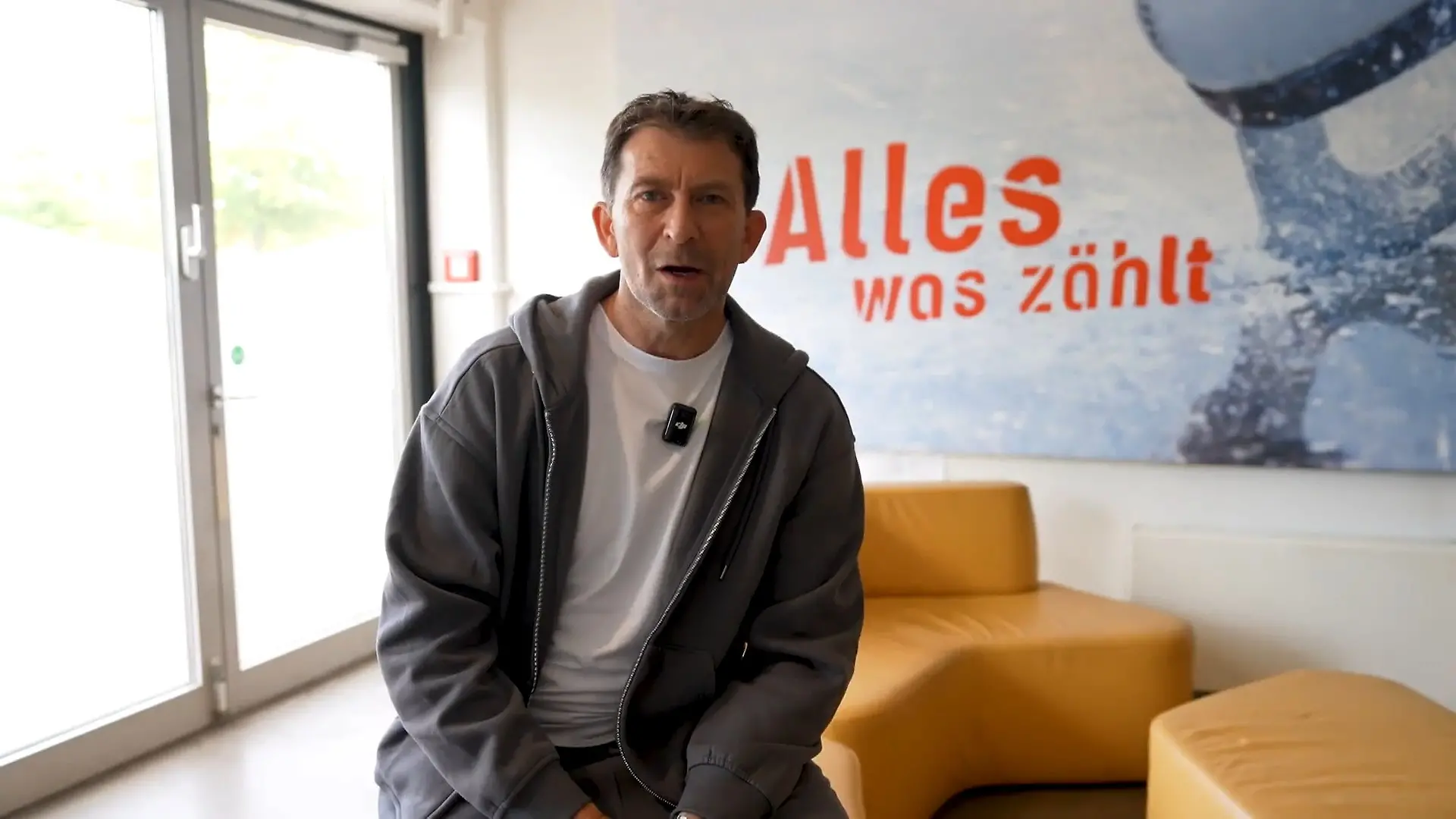 Eine echte Eishockey-Legende spielt in der Serie mit Überraschung bei AWZ