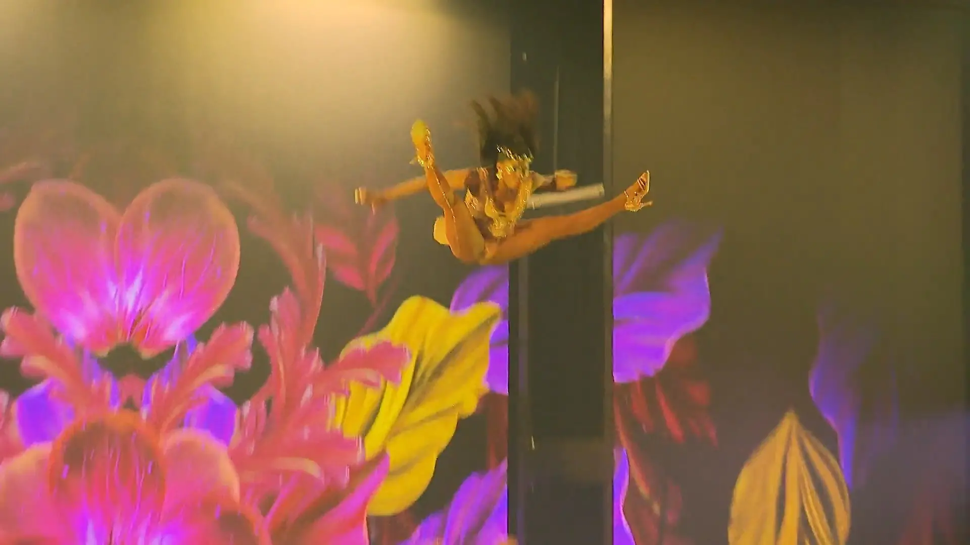 Neue Show „Groove“ im GOP Theater in Essen Flower Power statt Alltagssorgen