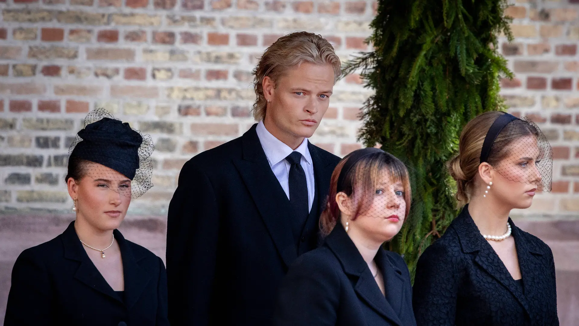 Marius Borg Høiby war als Sargträger auf der Beerdigung König Haralds.