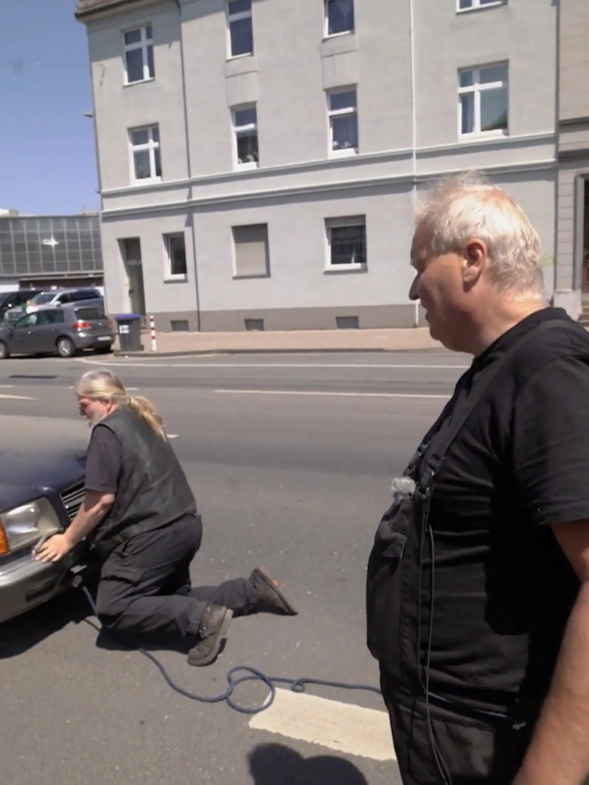 Bild zu: "Können Andreas und Tom den Mercedes bergen?"