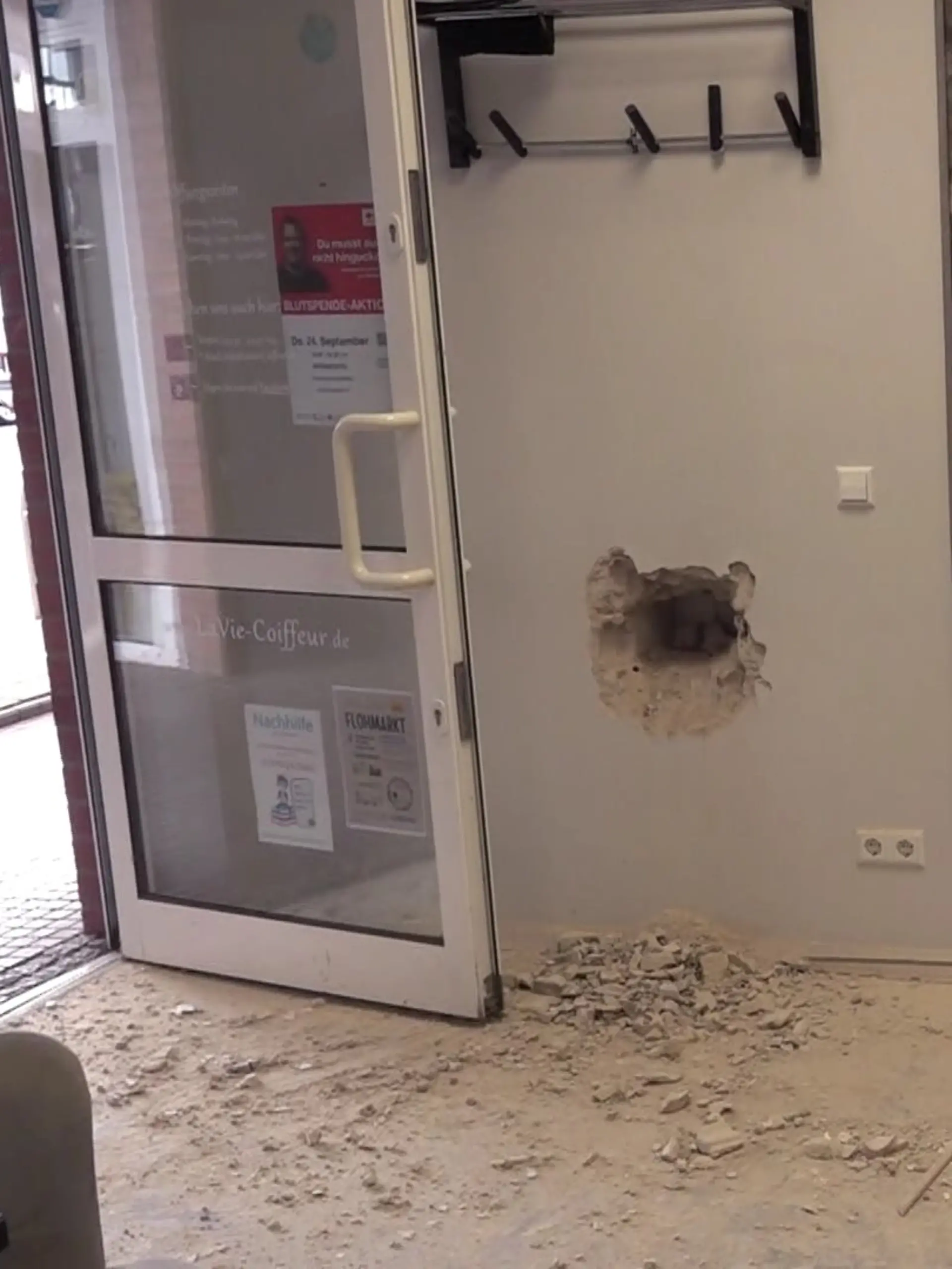 Löcher in einer Wand.
