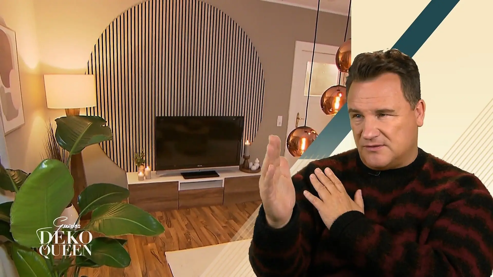Der Kreis aus Holzpaneelen begeistert Guido und die Mitstreiterinnen