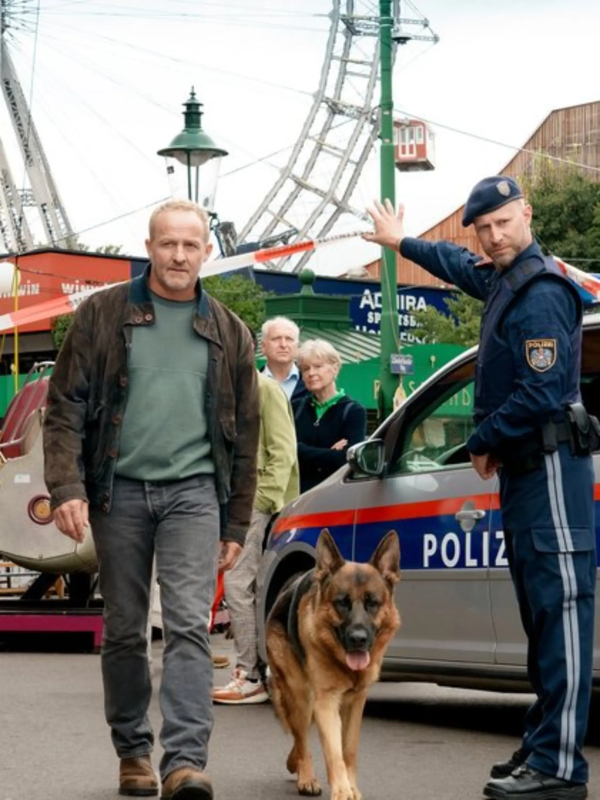 Kommissar Rex und Herrchen Max Steiner (Maximilian Brückner).