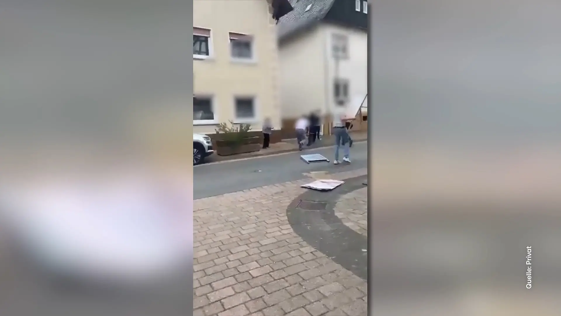 Mutige Passanten stoppen Messerstecher Angriff auf Ehefrau