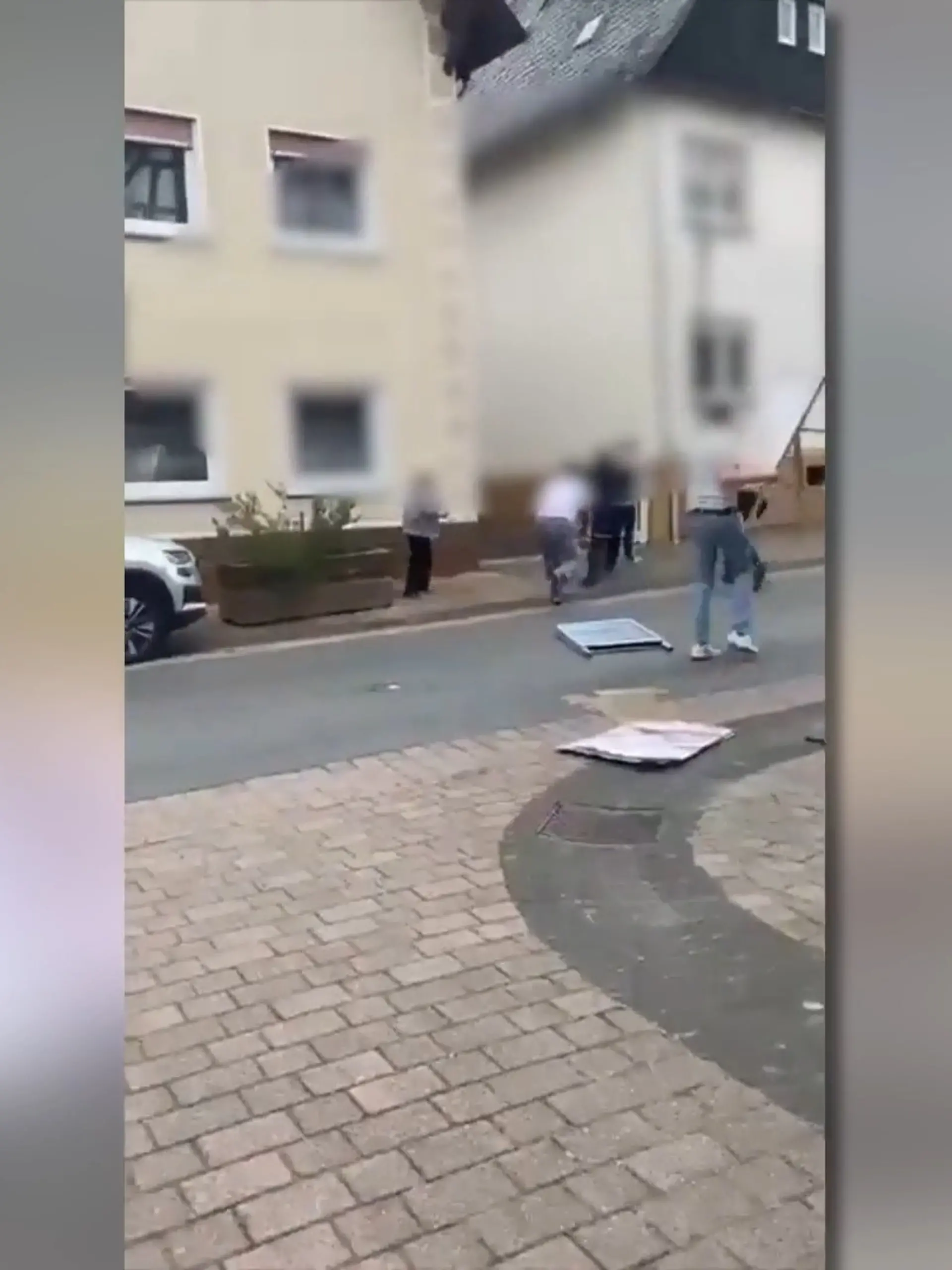 Bild zu: "Mutige Passanten stoppen Messerstecher"