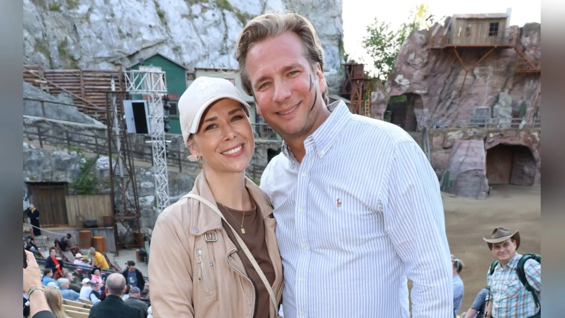 Sie sind schon seit 2008 liiert und haben drei Kinder. Nun wartet auf Tanja Szewczenko und Norman Jeschke - hier bei den Karl-May-Festspielen in Bad Segeberg - das nächste große Abenteuer.