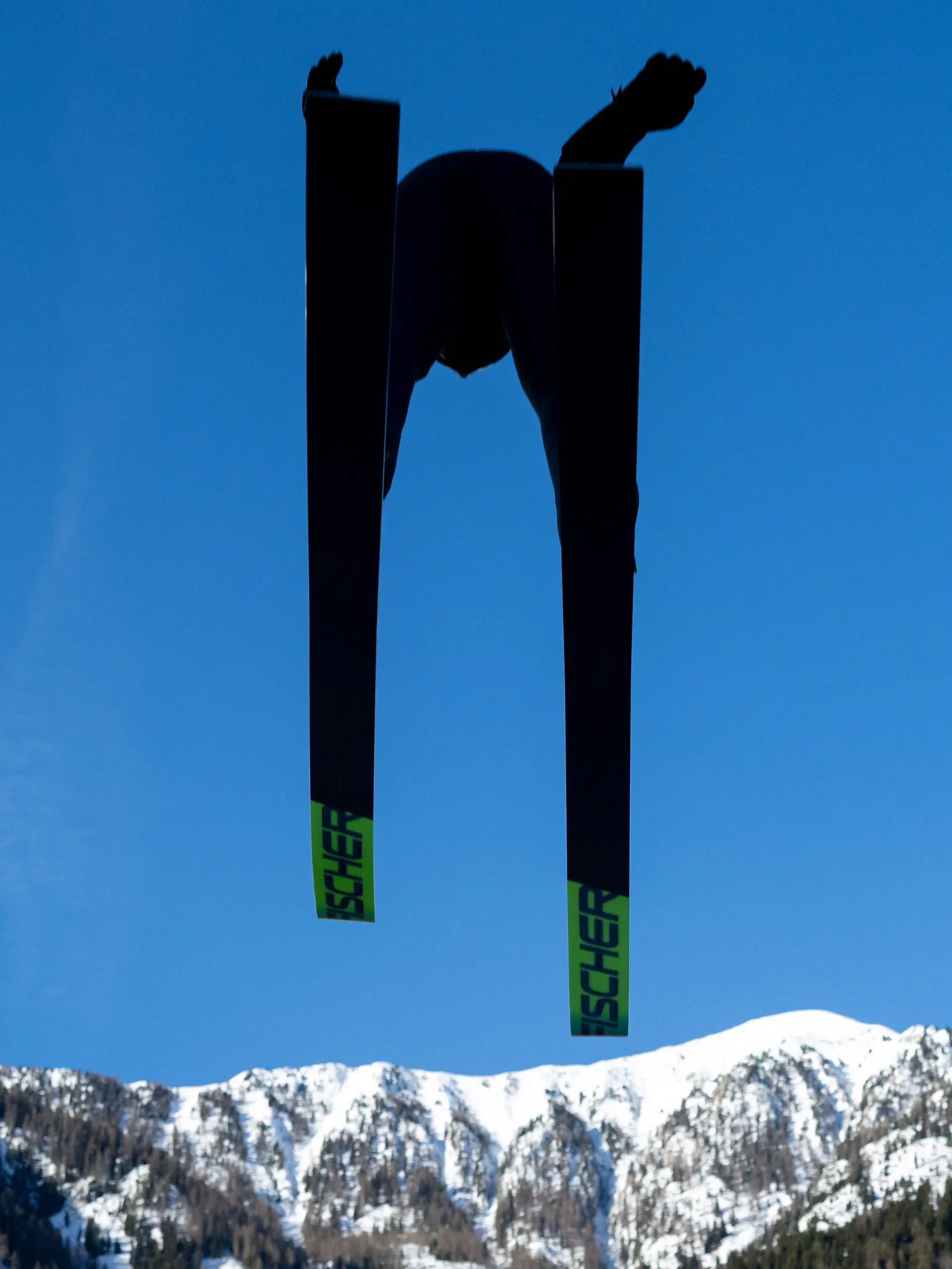 Bild zu: "Skisprung-Talent (†16) stirbt bei tragischem Unfall"