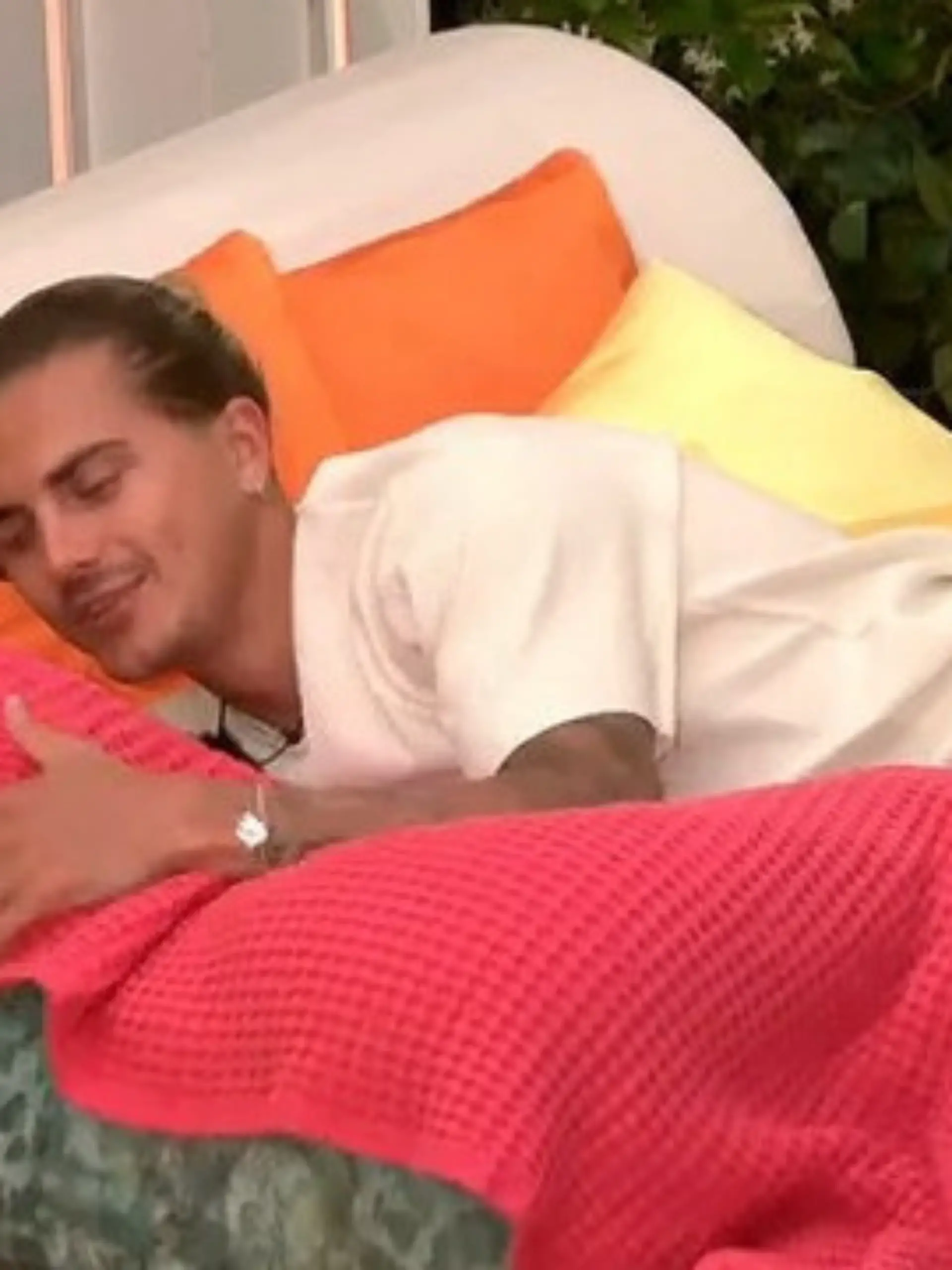Bild zu: "Für Tim Kühnel wird „Love Island VIP“ langsam zu „Ex Island“"