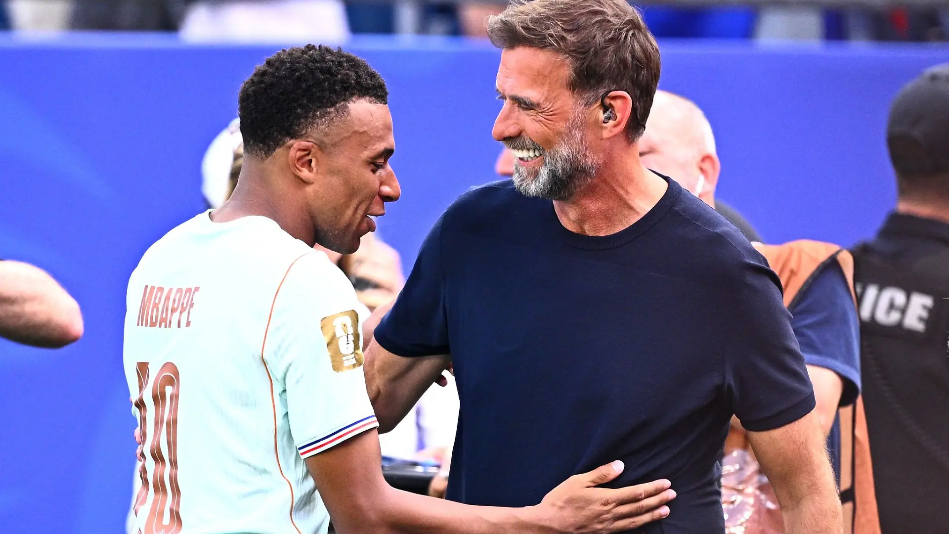Kylian Mbappé (links) empfindet großen Respekt vor Bundestrainer Jürgen Klopp. (Archiv-Foto)