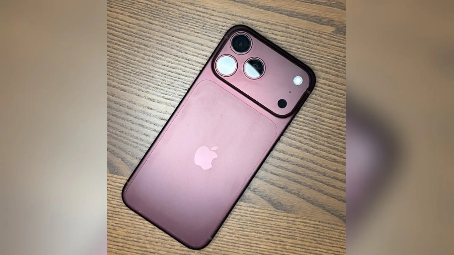Das iPhone 18 Pro Max in der Farbe Burgunder.