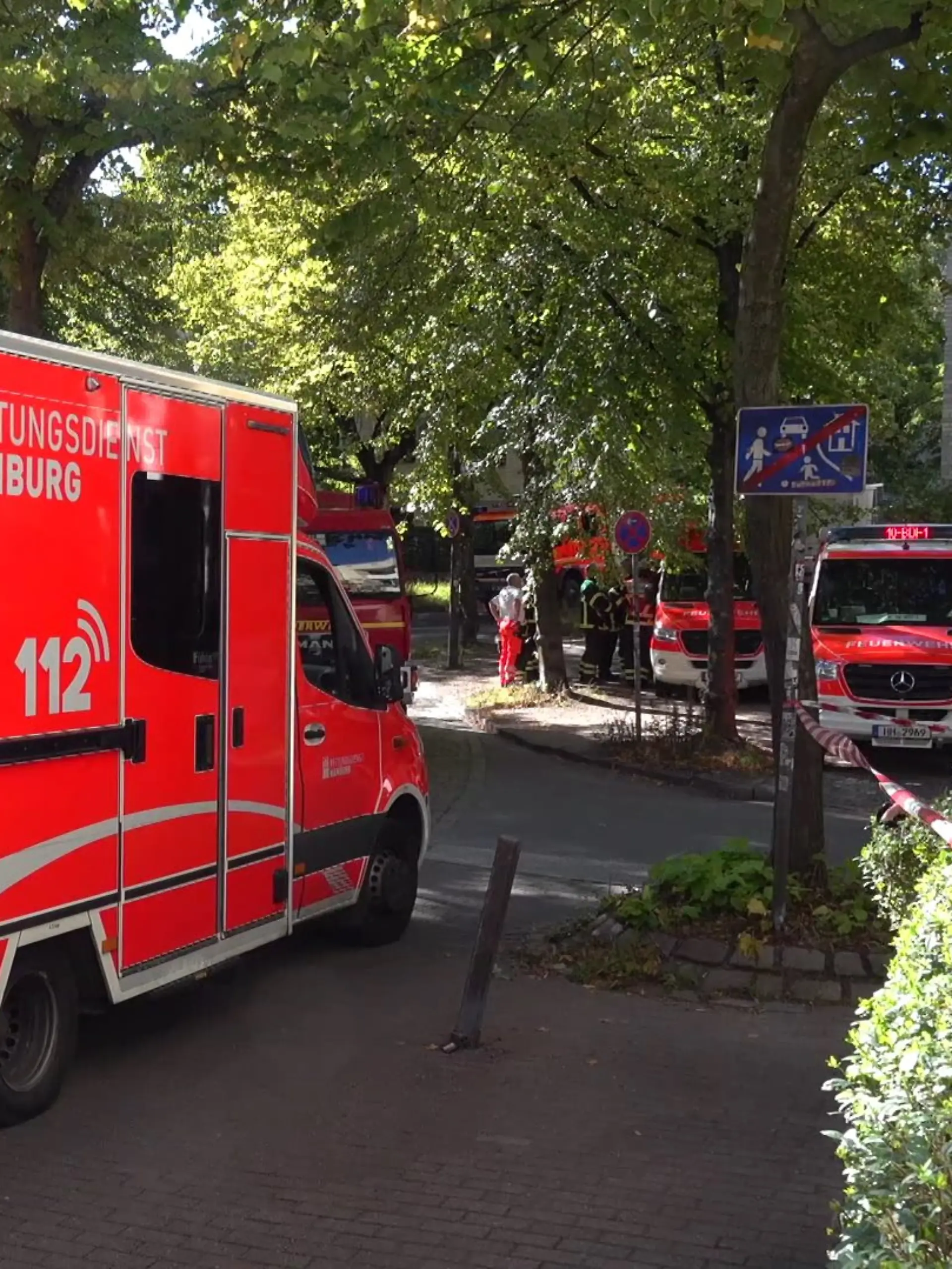 Gift-Einsatz: Polizei, Feuerwehr und Rettungsdienst rücken in Hamburg-Altona an