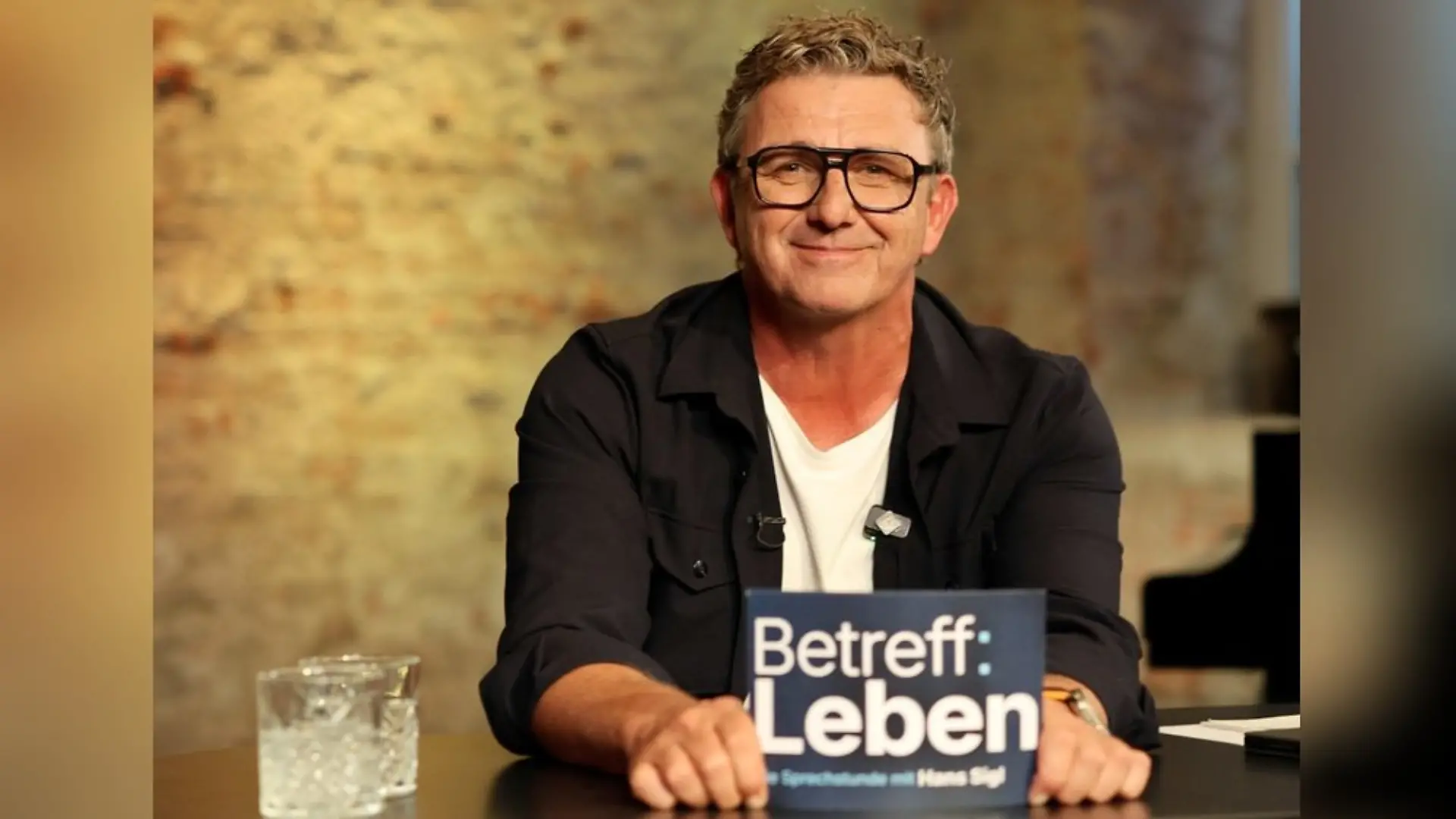 "Leben - Die Sprechstunde mit Hans Sigl": Hans Sigl bespricht mit seinen prominenten Gästen Alltagsfragen und "Absurditäten des Lebens".