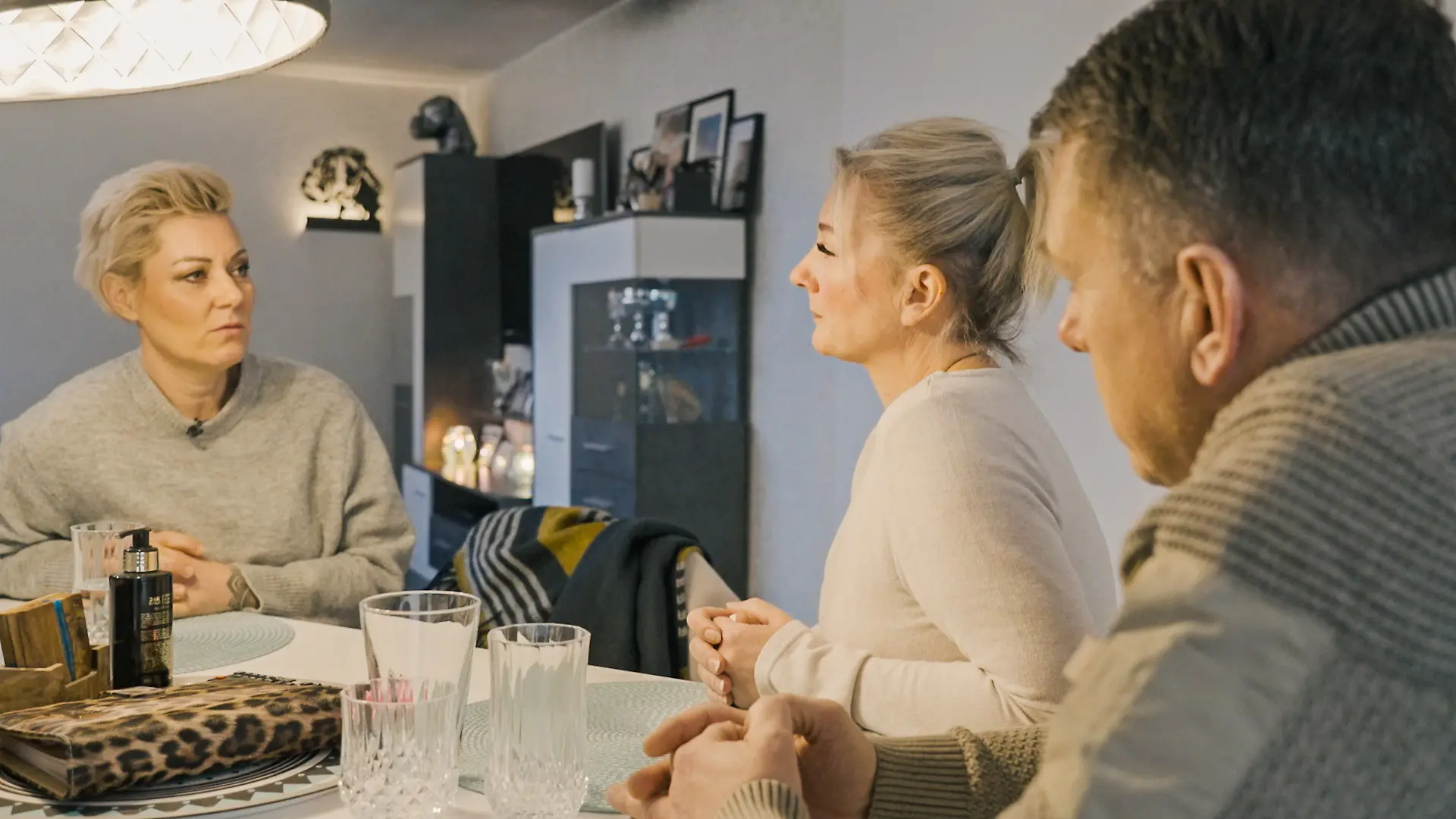 Doc Caro auf einer ihrer wichtigsten Missionen Pillensucht bei Jugendlichen