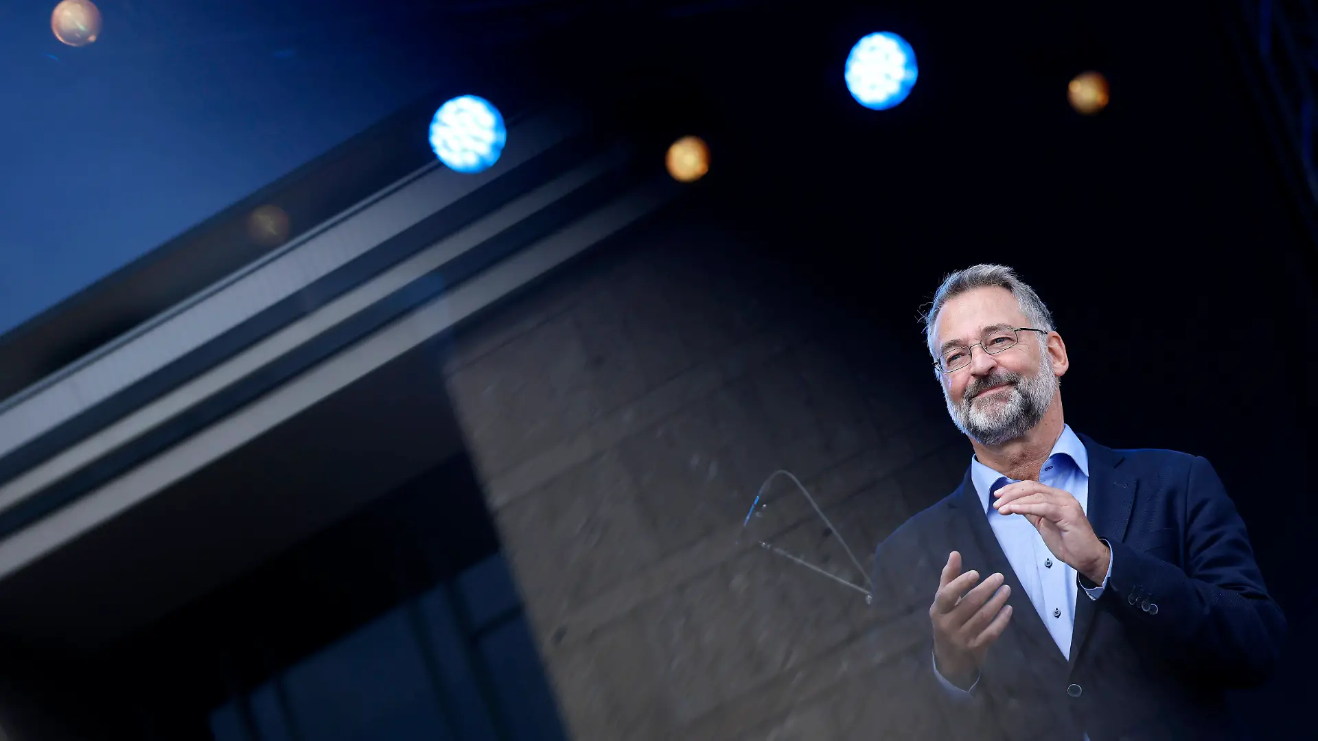 Hein Mulders, Intendant der Oper Köln, muss gestehen, dass sein Haus trotz 1,5 Milliarden Euro Kosten nach 14 Jahren Sanierung nicht richtig funktioniert.