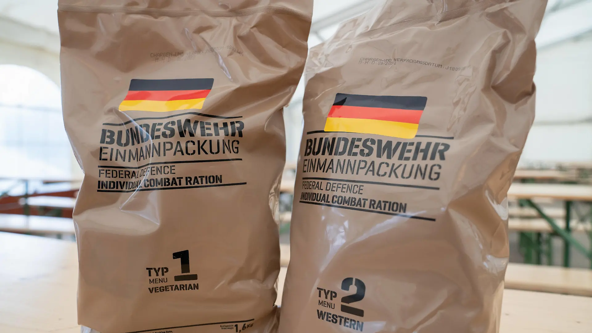 Einmannpackung EPa - neue Ausführung - Nahrungsration für eine Person - Variante 1 Typ vegetarisch und Variante 2 Typ Western mit Fleisch