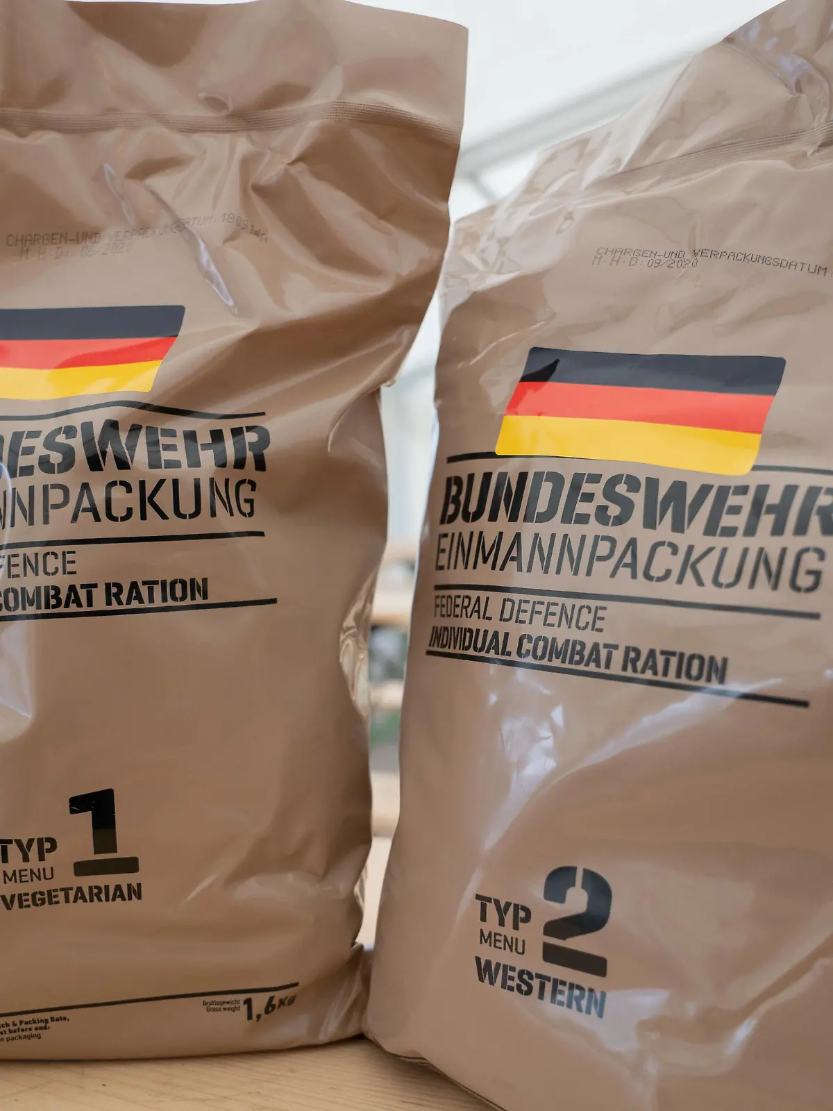 Einmannpackung EPa - neue Ausführung - Nahrungsration für eine Person - Variante 1 Typ vegetarisch und Variante 2 Typ Western mit Fleisch
