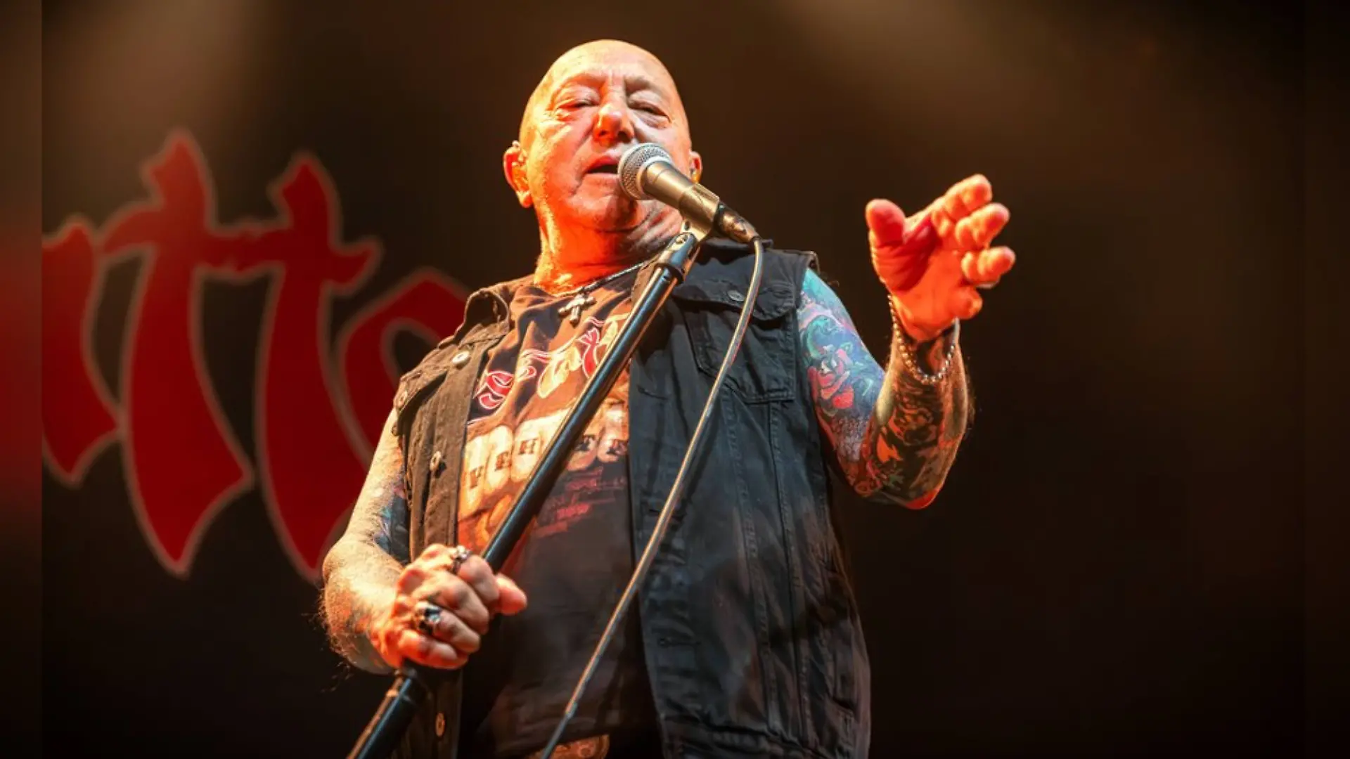 Rose-Tattoo-Sänger Angry Anderson Anfang August bei einem Auftritt in Norwegen.
