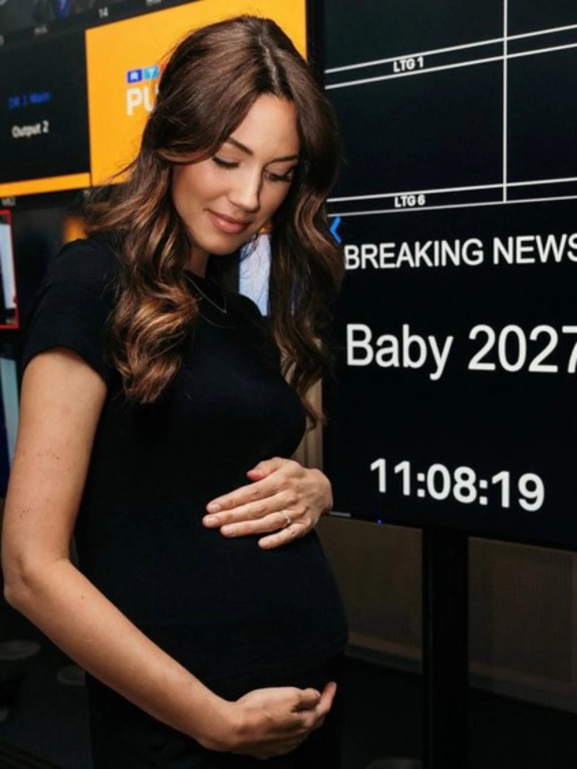 RTL-Moderatorin Sabrina Ilski zeigt ihren Babybauch.