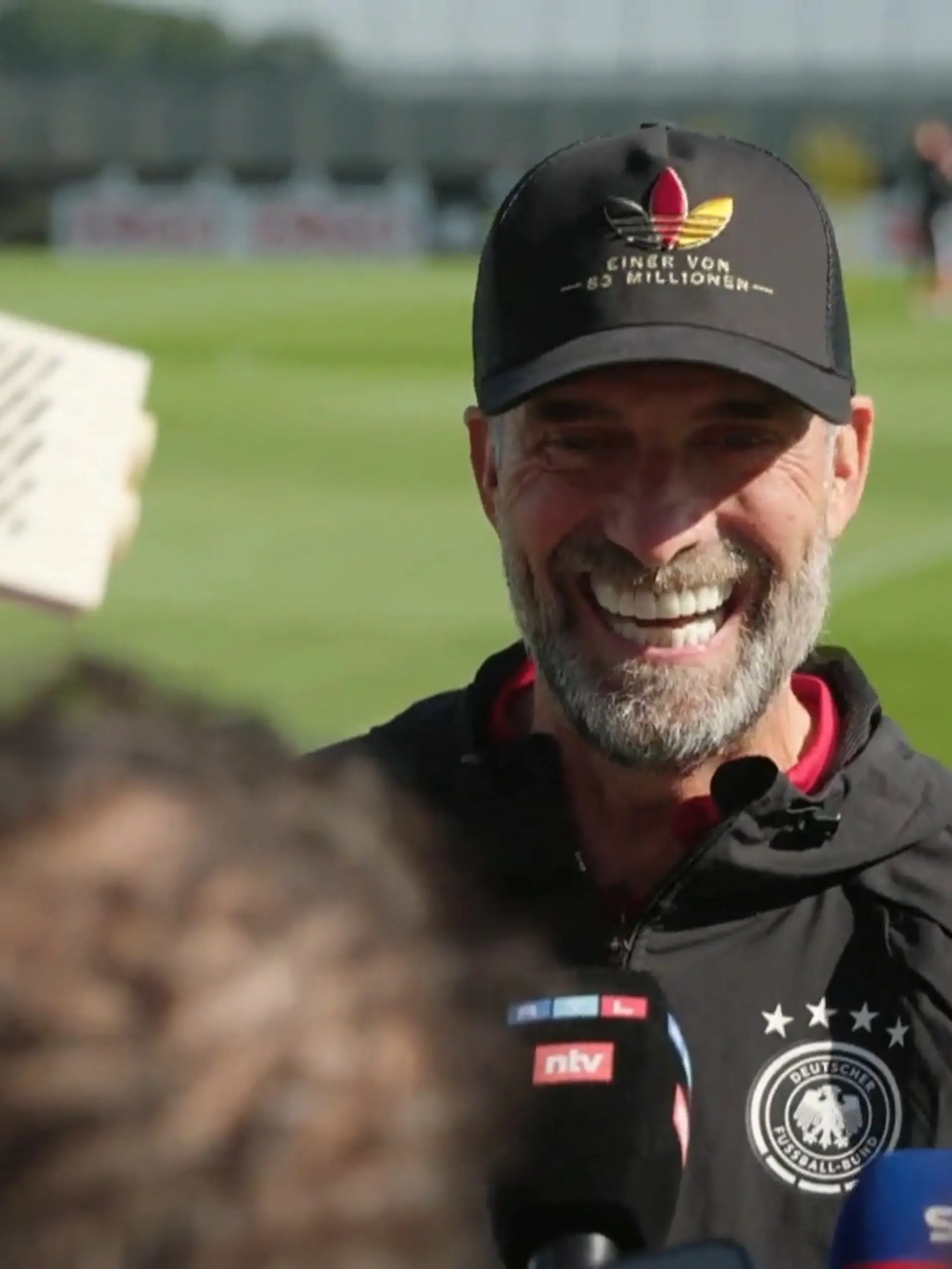 Bild zu: "Bei DIESEM Klopp-Spruch schmeißen sich alle vor Lachen weg – vor allem er selbst"