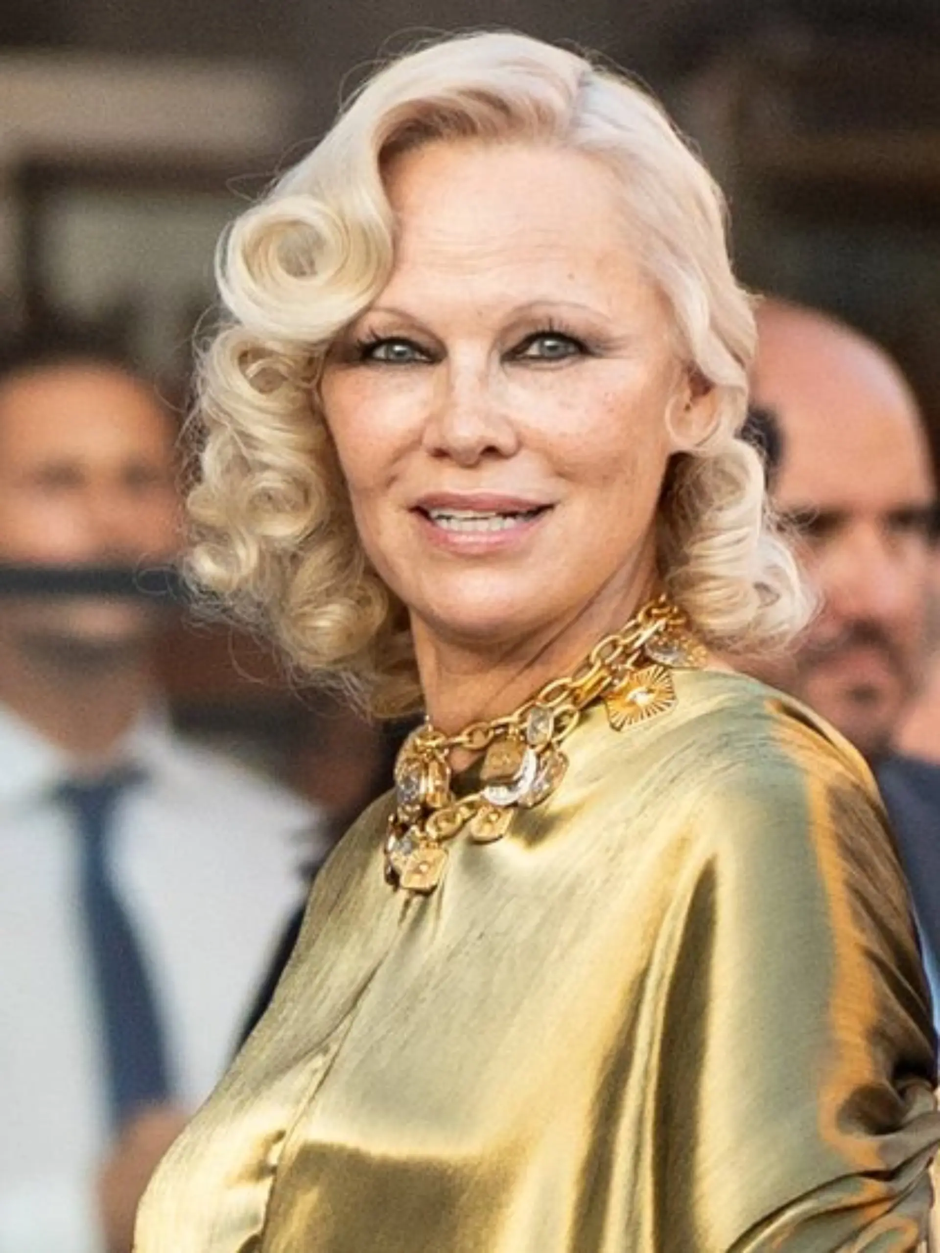 Pamela Anderson überraschte in Mailand mit ihrem Make-up.