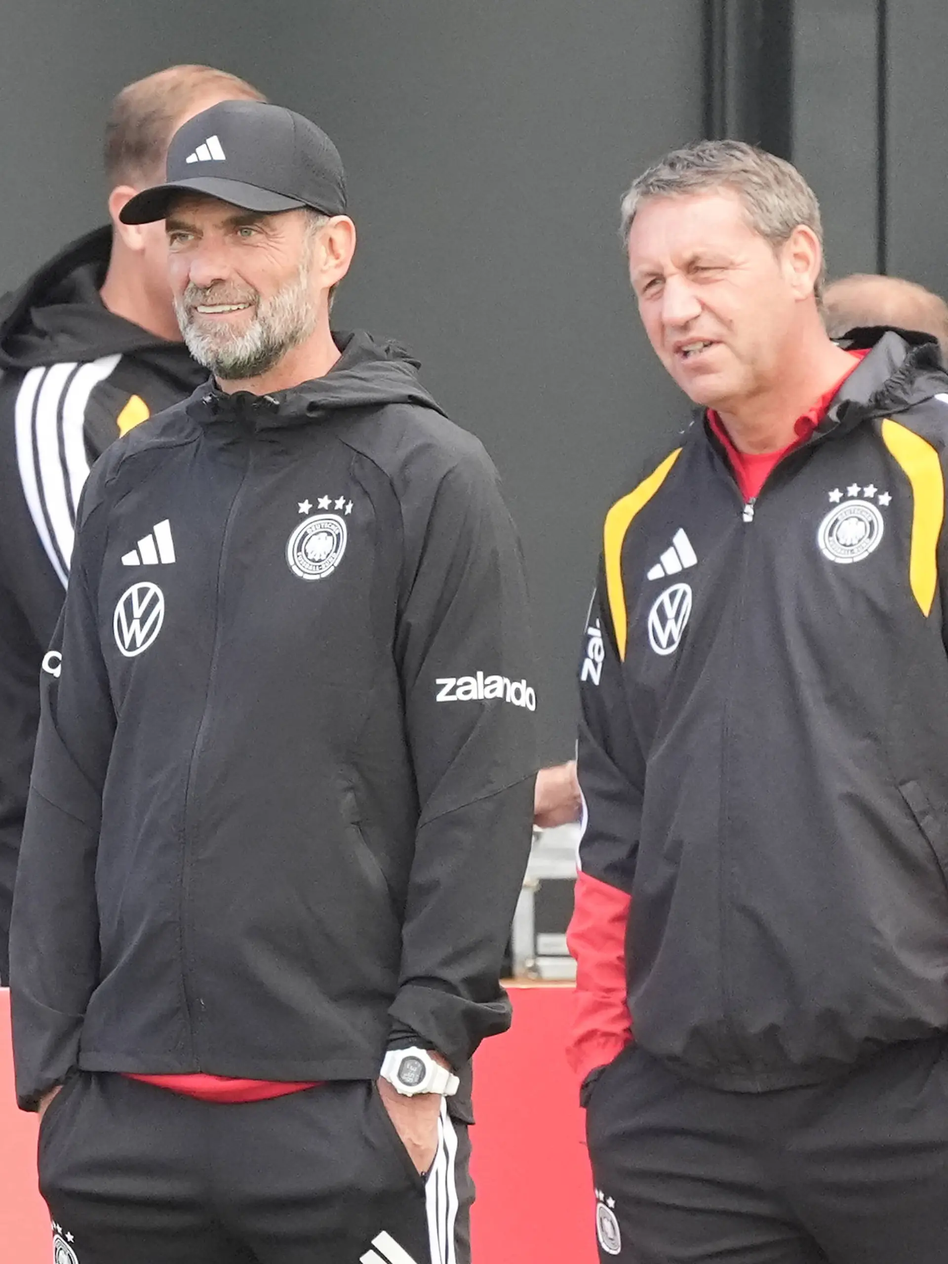 Jürgen Klopp und Peter Krawietz, September 2026.