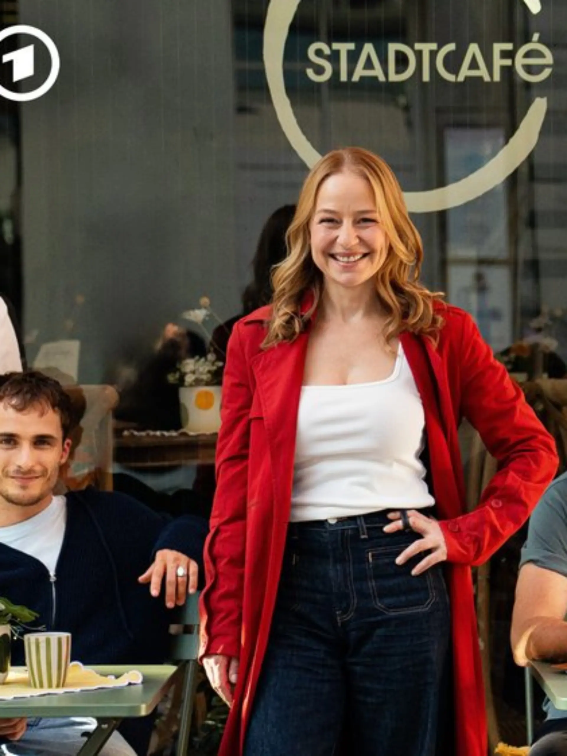 Das Ensemble der 25. Staffel "Rote Rosen" (v.l.): Jonathan Fölster, Edda Lina Janz, Maurizio Magno, Theresa Scholze, Nils Brunkhorst, Philip Bender und Greta Geyer.