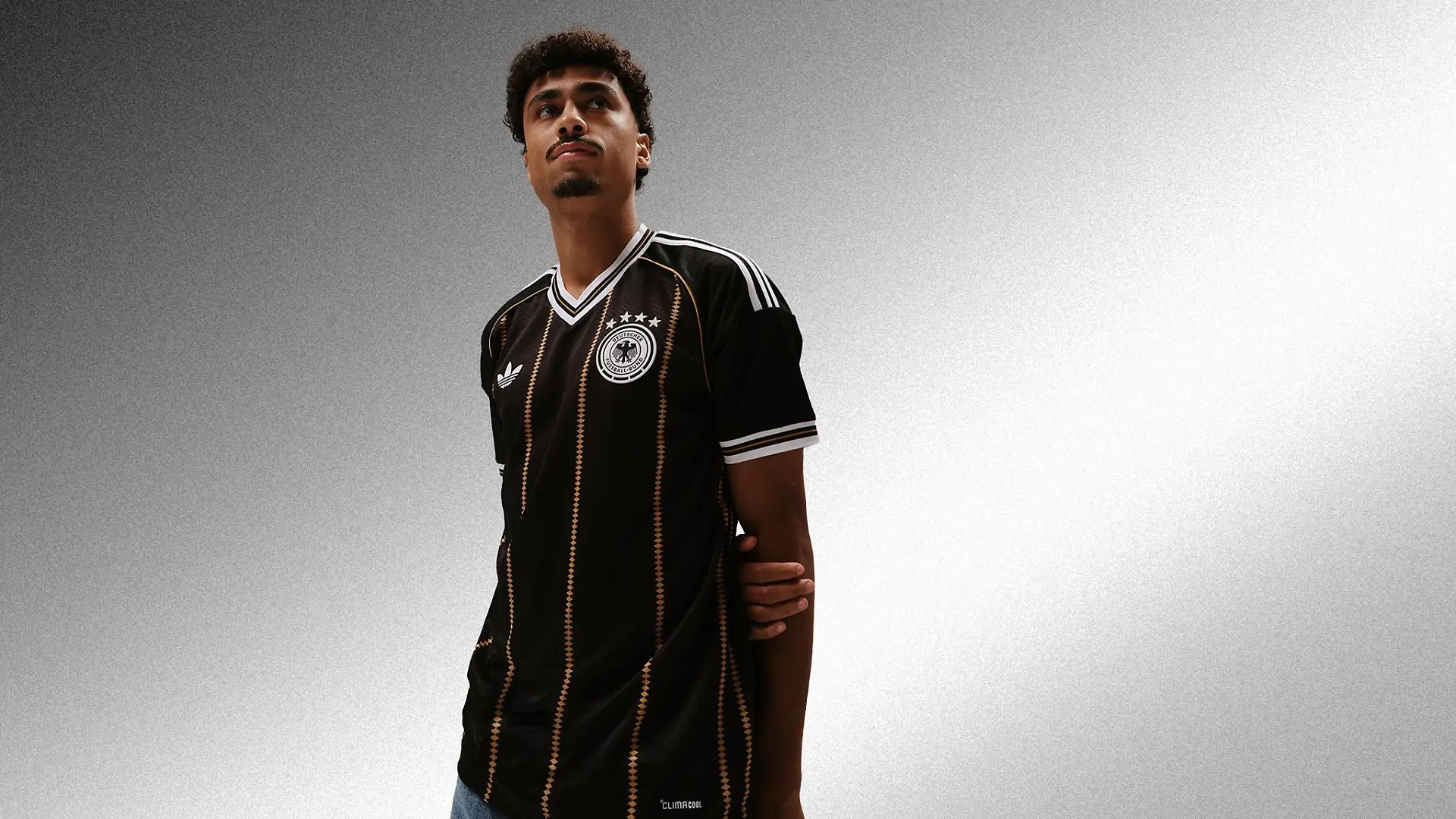 Die Nationalmannschaft trägt das Abschiedsshirt von Ausrüster Adidas früher als gedacht.