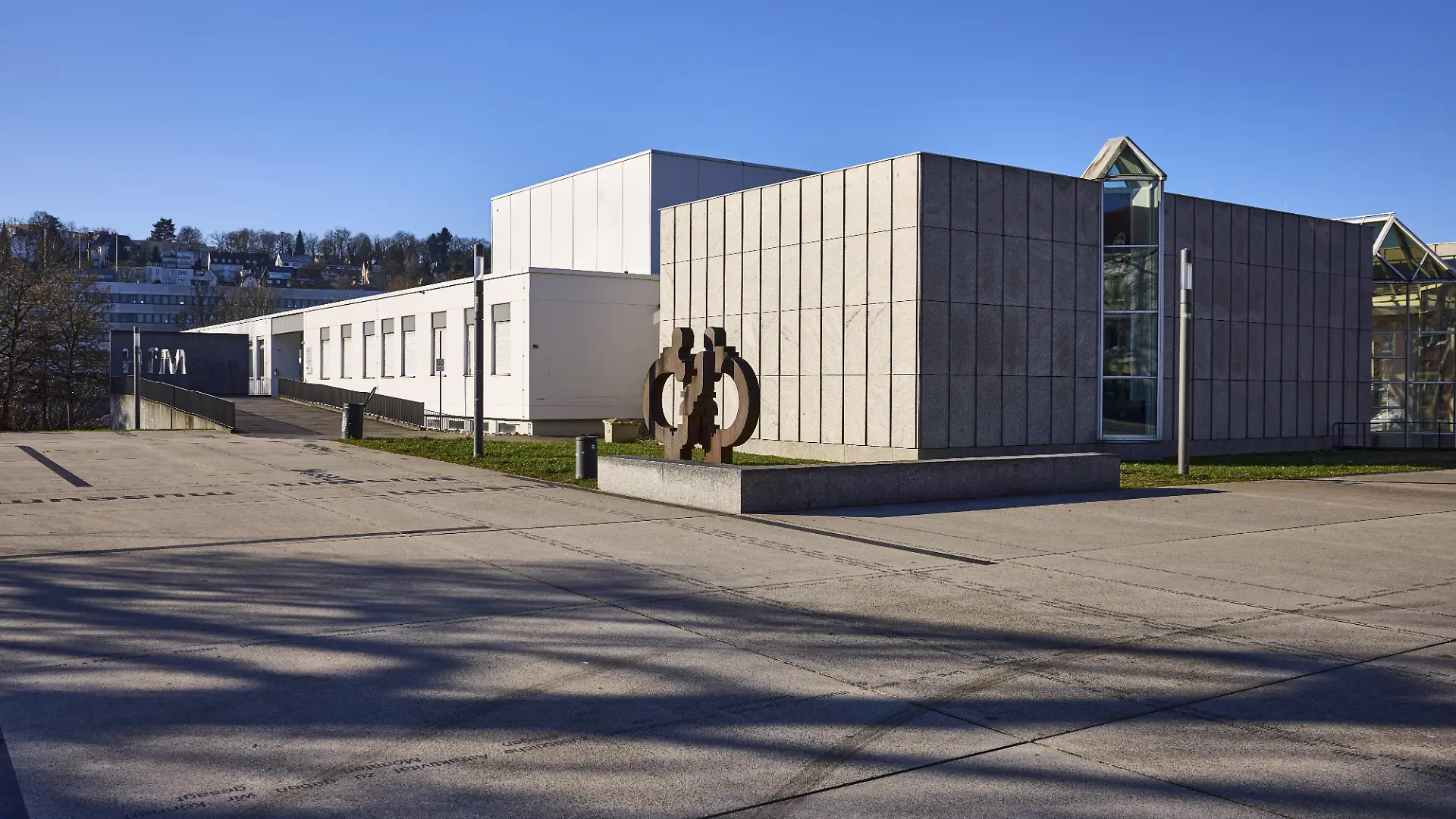 Vier Stunden lang suchten Polizeikräfte am Dienstag (23. September) auf dem Campus der Universität des Saarlandes in Saarbrücken nach einem Tatverdächtigen. (Symbolbild)