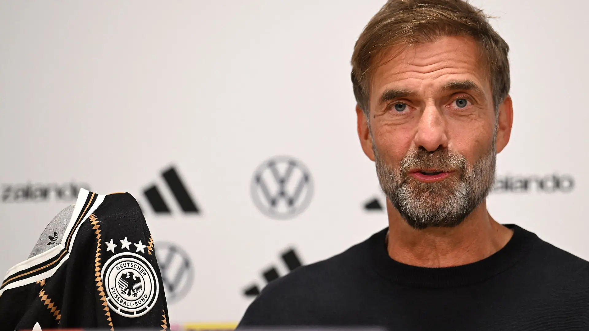 Jürgen Klopp gefällt das neue DFB-Trikot.