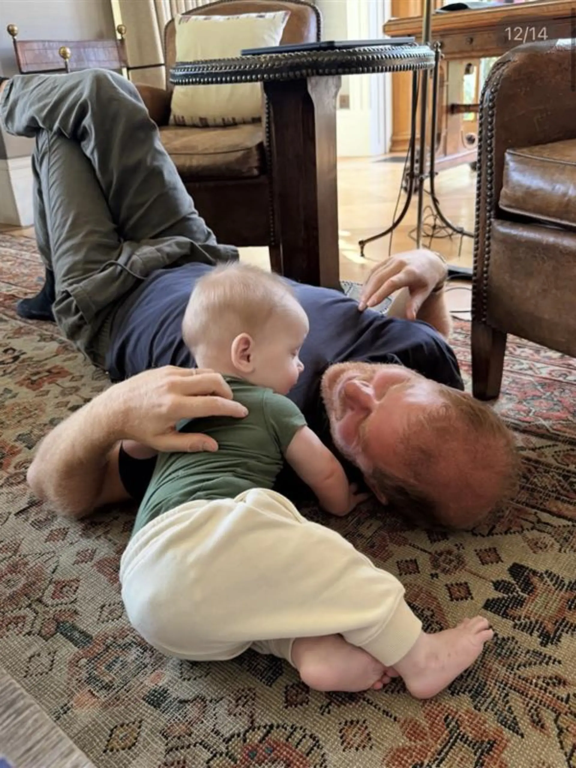 Bild zu: "Harry auf dem Teppich: Meghans Freundin zeigt Fotos vom neuen Leben der Sussexes"