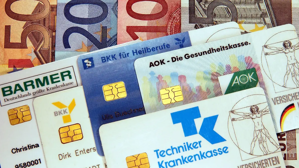 Krankenkassenvergleich - Chipkarten und Euroscheine