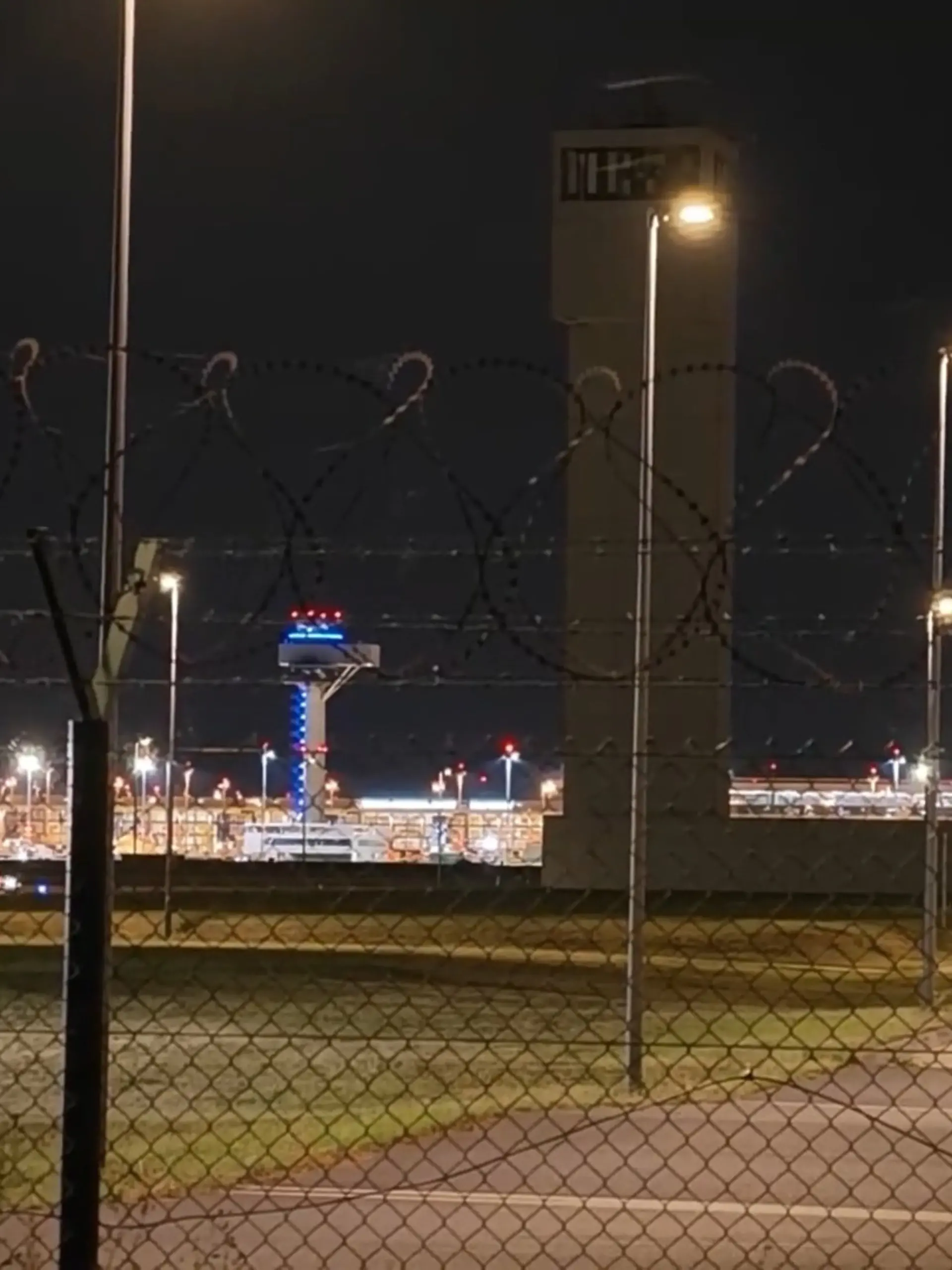 Bild zu: "Drohnen-Alarm legt Berliner Flughafen lahm – mehrere Flieger umgeleitet"