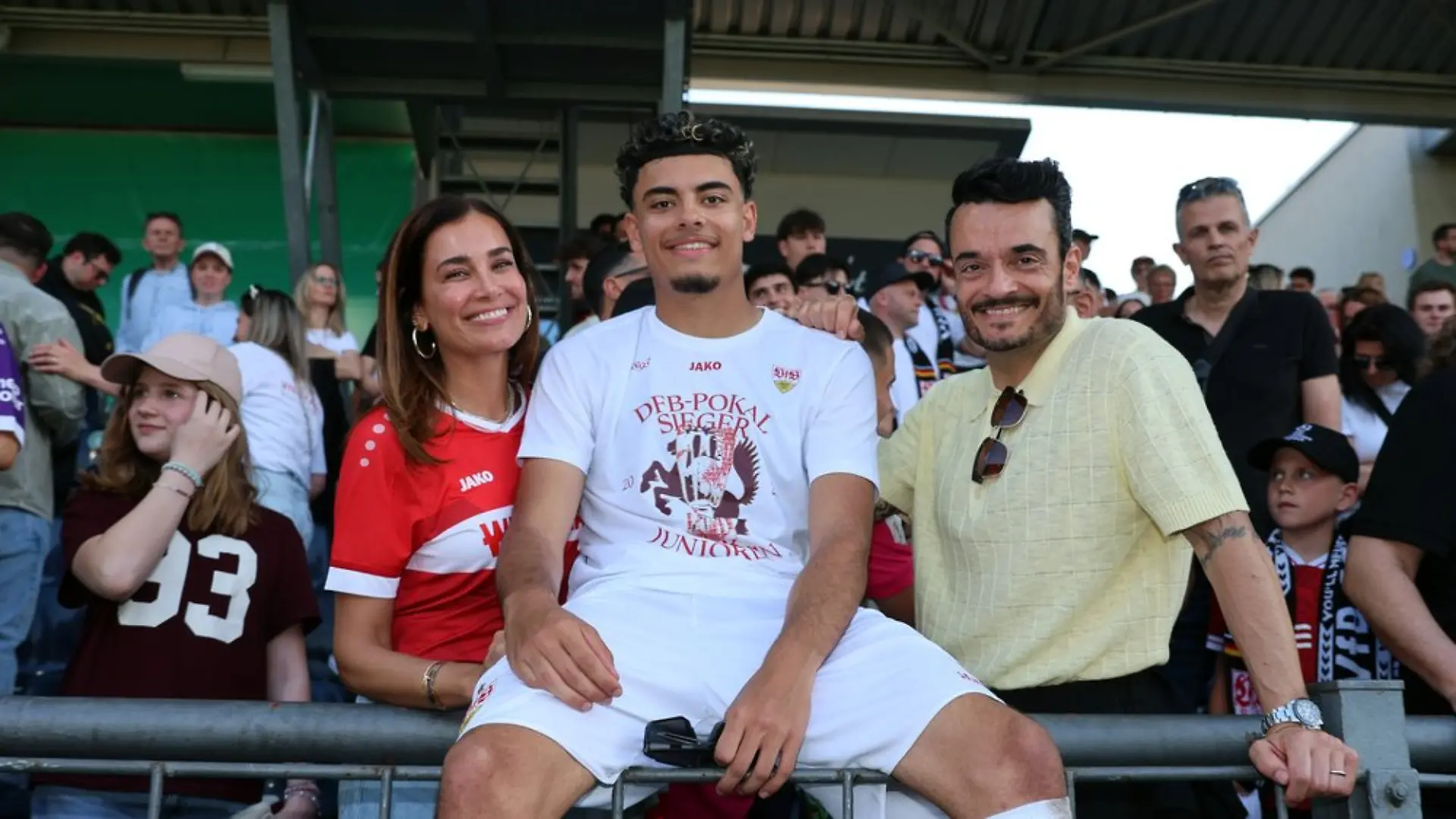 Jana Ina und Giovanni Zarrella mit ihrem Sohn Gabriel im Stadion.
