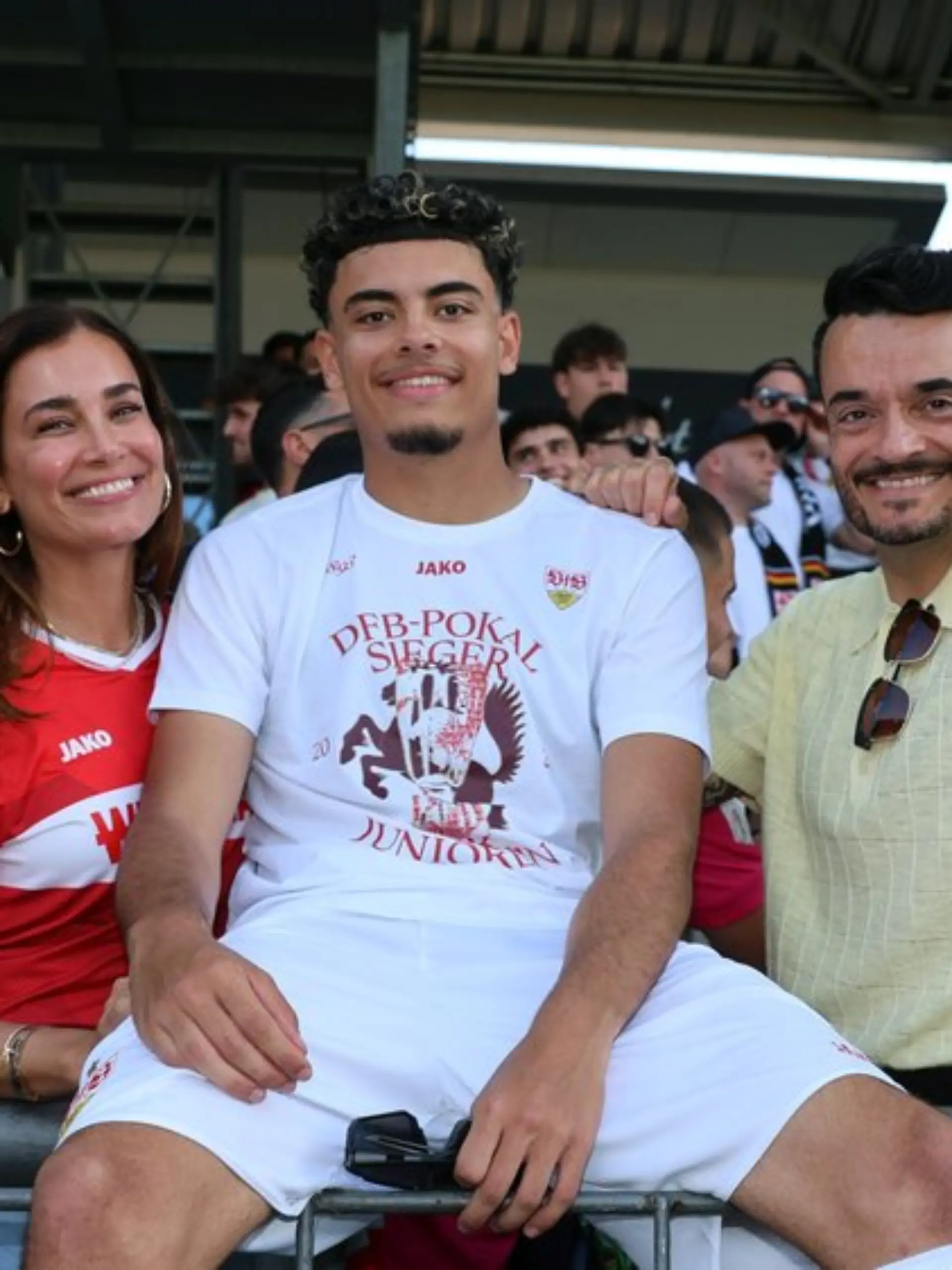 Jana Ina und Giovanni Zarrella mit ihrem Sohn Gabriel im Stadion.