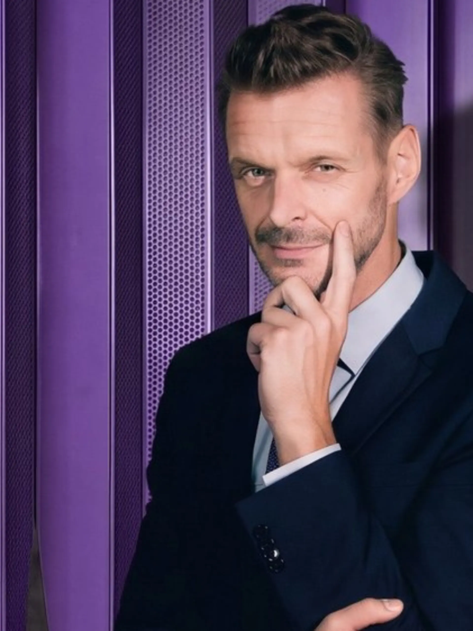 Florian Schroeder führt durch das neue "Journal Deluxe - mit Florian Schroeder".
