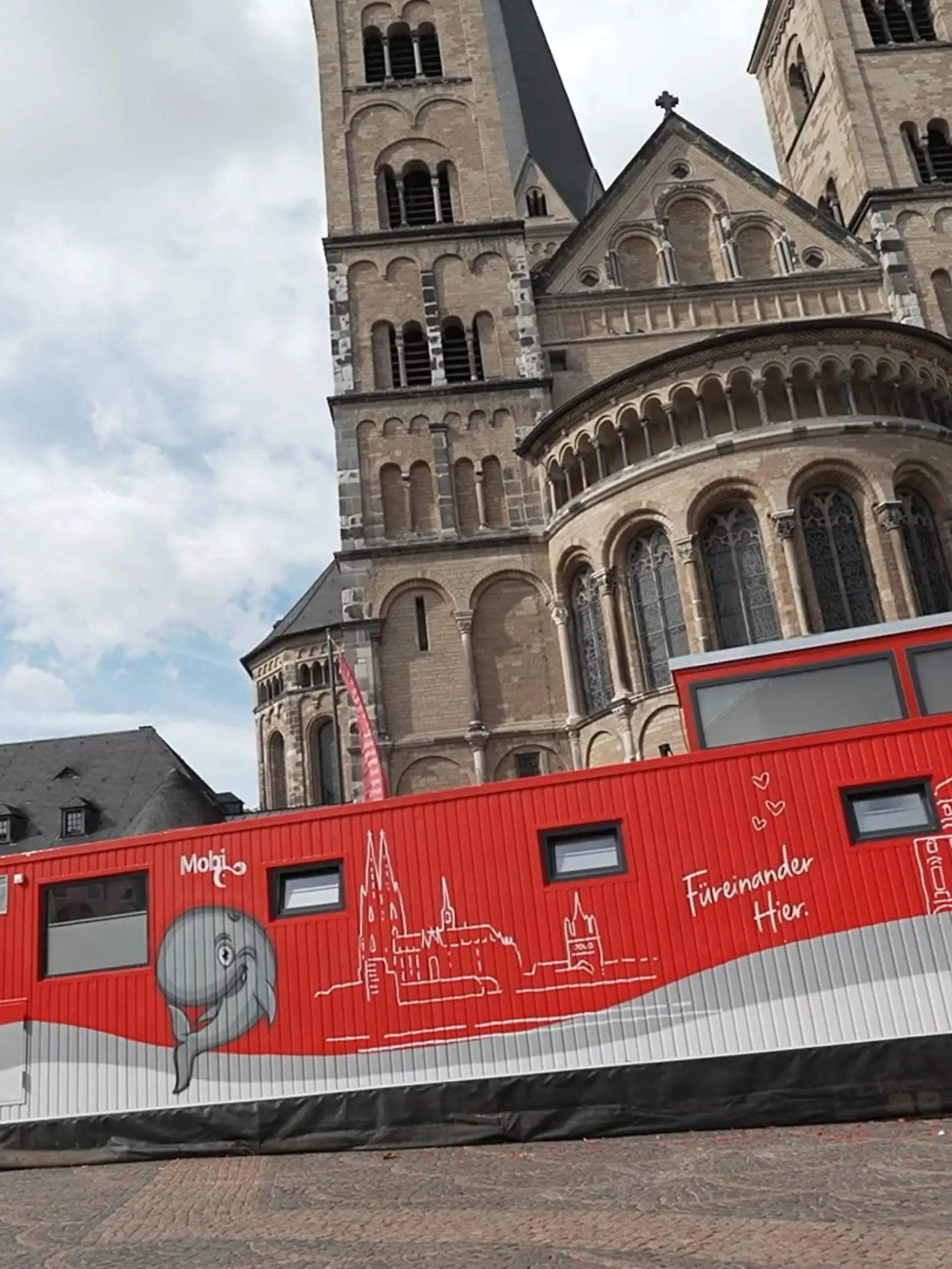 Bild zu: "Kostenlose Schwimmkurse in mobilem Container in Bonn"