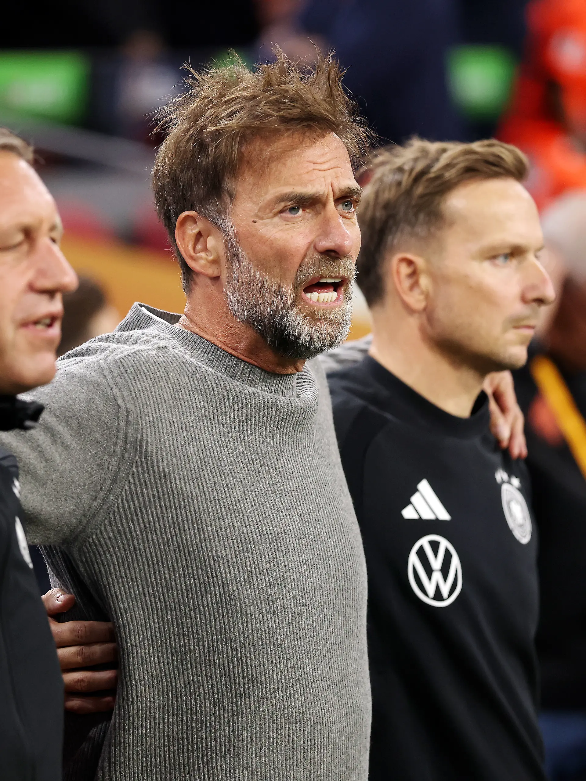 Singt die Nationalhymne laut mit: Bundestrainer Jürgen Klopp vor seinem ersten Länderspiel