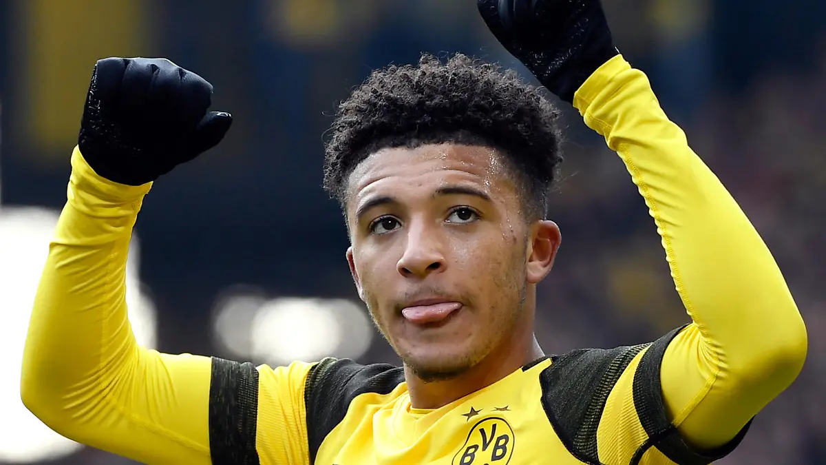 13.04.2019, Nordrhein-Westfalen, Dortmund: Fußball: Bundesliga, Borussia Dortmund - FSV Mainz 05, 29. Spieltag im Signal-Iduna Park. Torschütze Jadon Sancho von Dortmund bejubelt das Tor zum 2:0 gegen Mainz. Foto: Ina Fassbender/dpa - WICHTIGER HINWEIS: Gemäß den Vorgaben der DFL Deutsche Fußball Liga bzw. des DFB Deutscher Fußball-Bund ist es untersagt, in dem Stadion und/oder vom Spiel angefertigte Fotoaufnahmen in Form von Sequenzbildern und/oder videoähnlichen Fotostrecken zu verwerten bzw. verwerten zu lassen. +++ dpa-Bildfunk +++