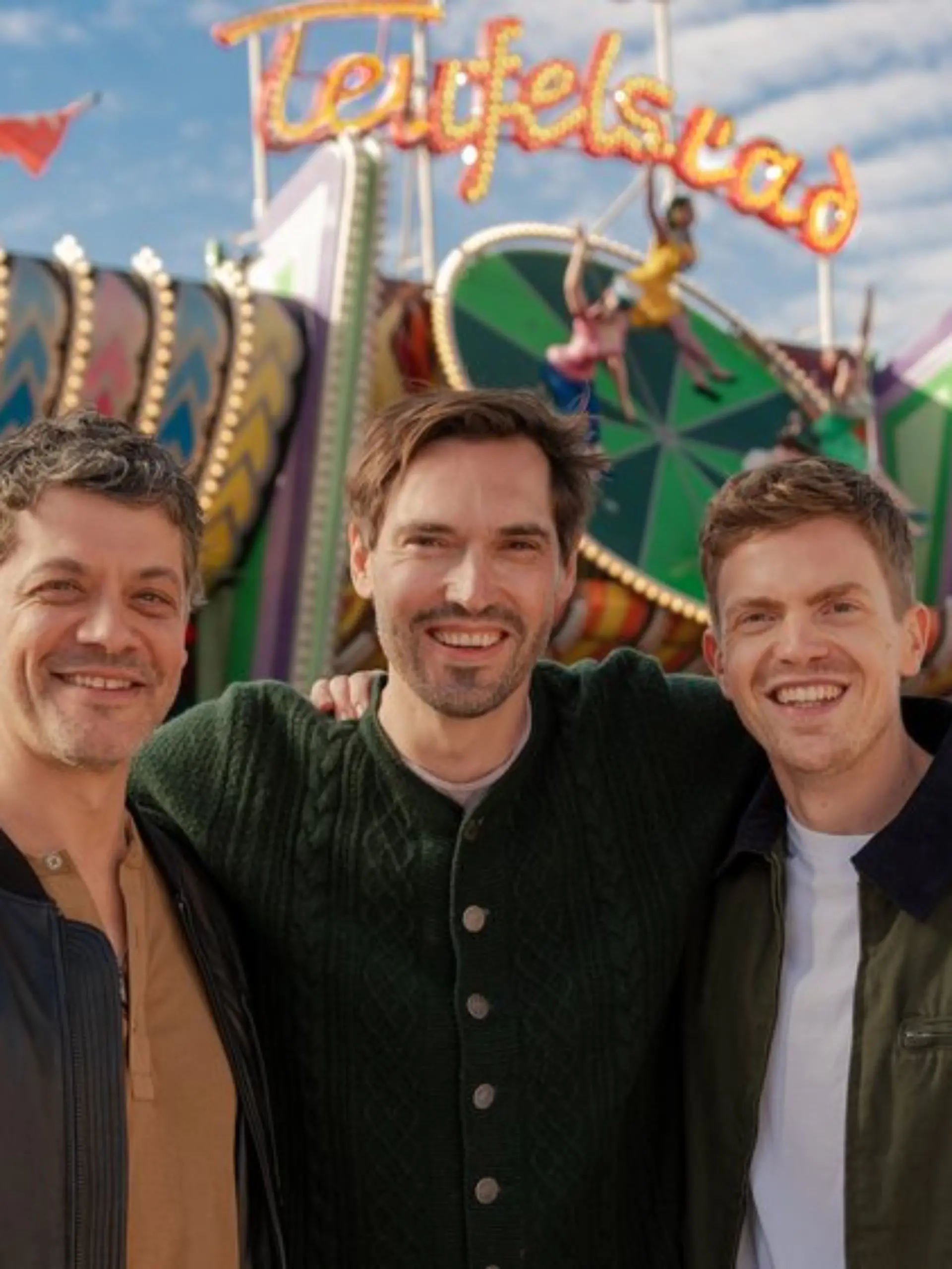 Dreharbeiten für den neuen Münchner "Tatort: Teufelsrad" (v.l.): Carlo Ljubek (Nikola Buvak), Aron Lehmann (Regie) und Ferdinand Hofer (Kalli Hammermann).
