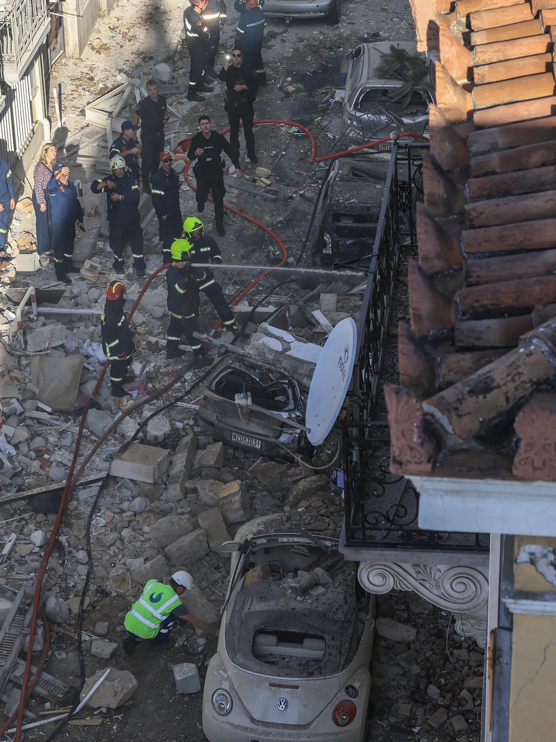 Emergency personnel work at the site where an old building partially collapsed following an explosion, at the touristy Plaka area in central Athens, Greece, September 25, 2026. REUTERS/Louisa Gouliamaki