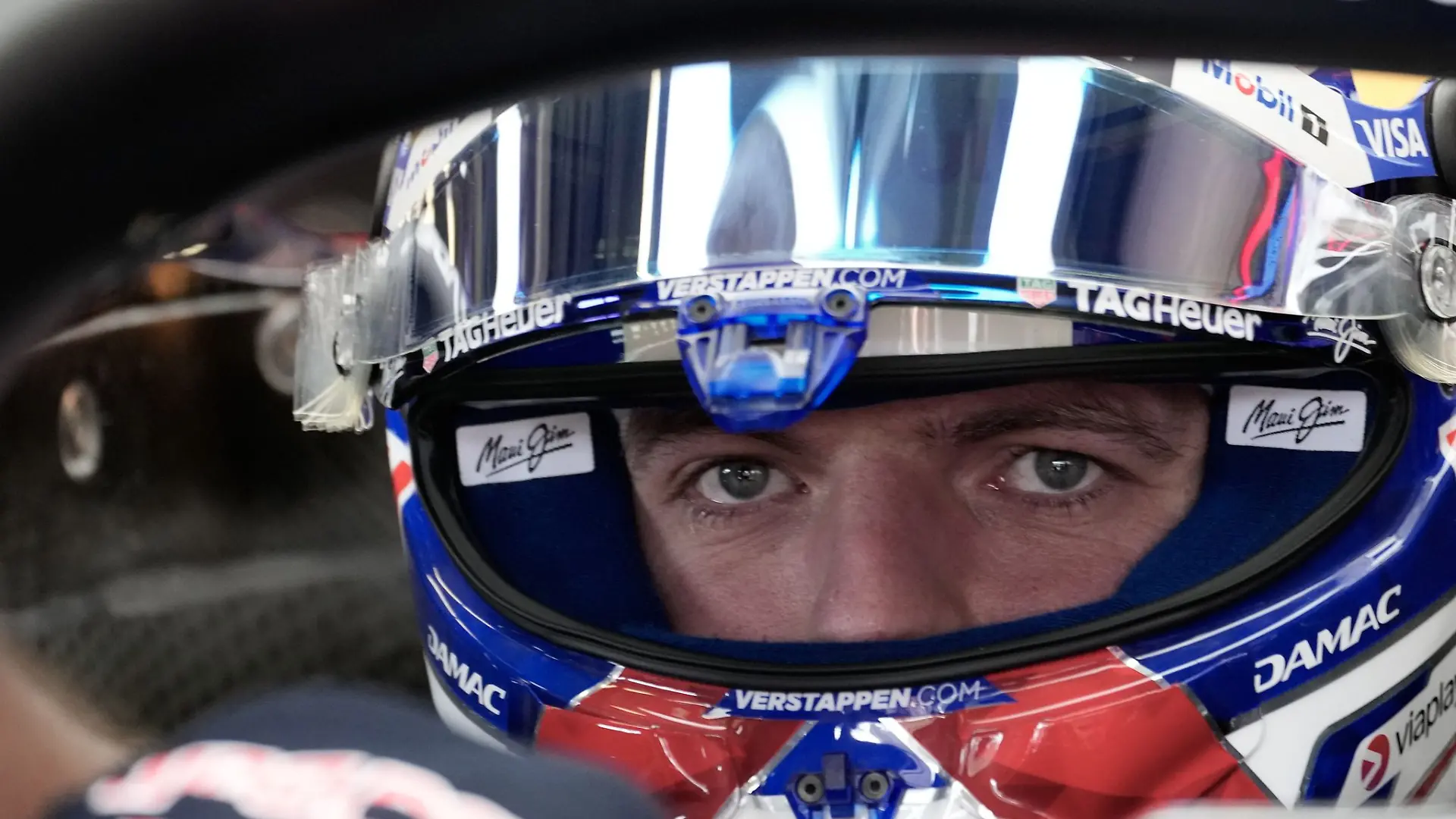 Max Verstappen ärgert sich - und legt dann eine starke Runde in Baku hin.