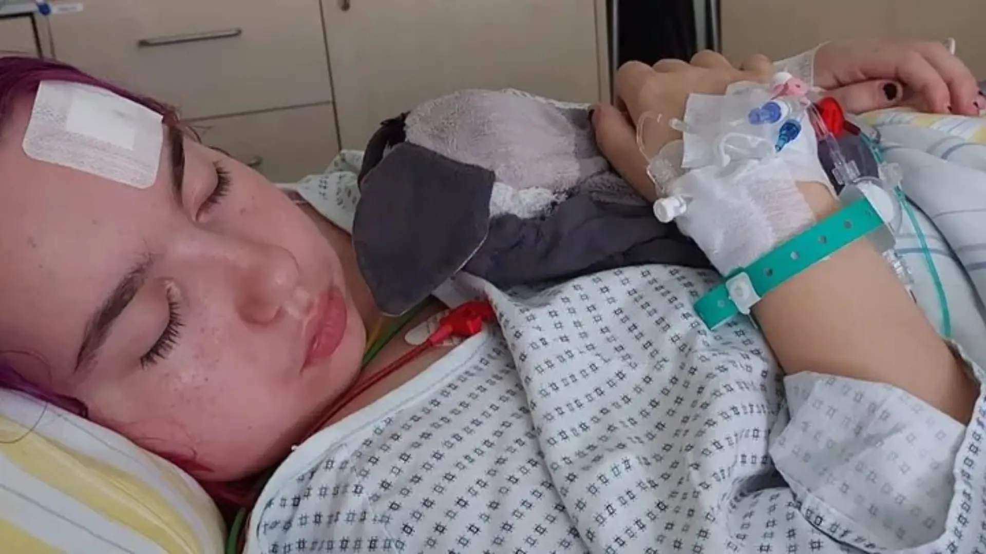 Lucy dachte, es seien nur Kopfschmerzen. Doch sie leidet an einem Hirntumor.