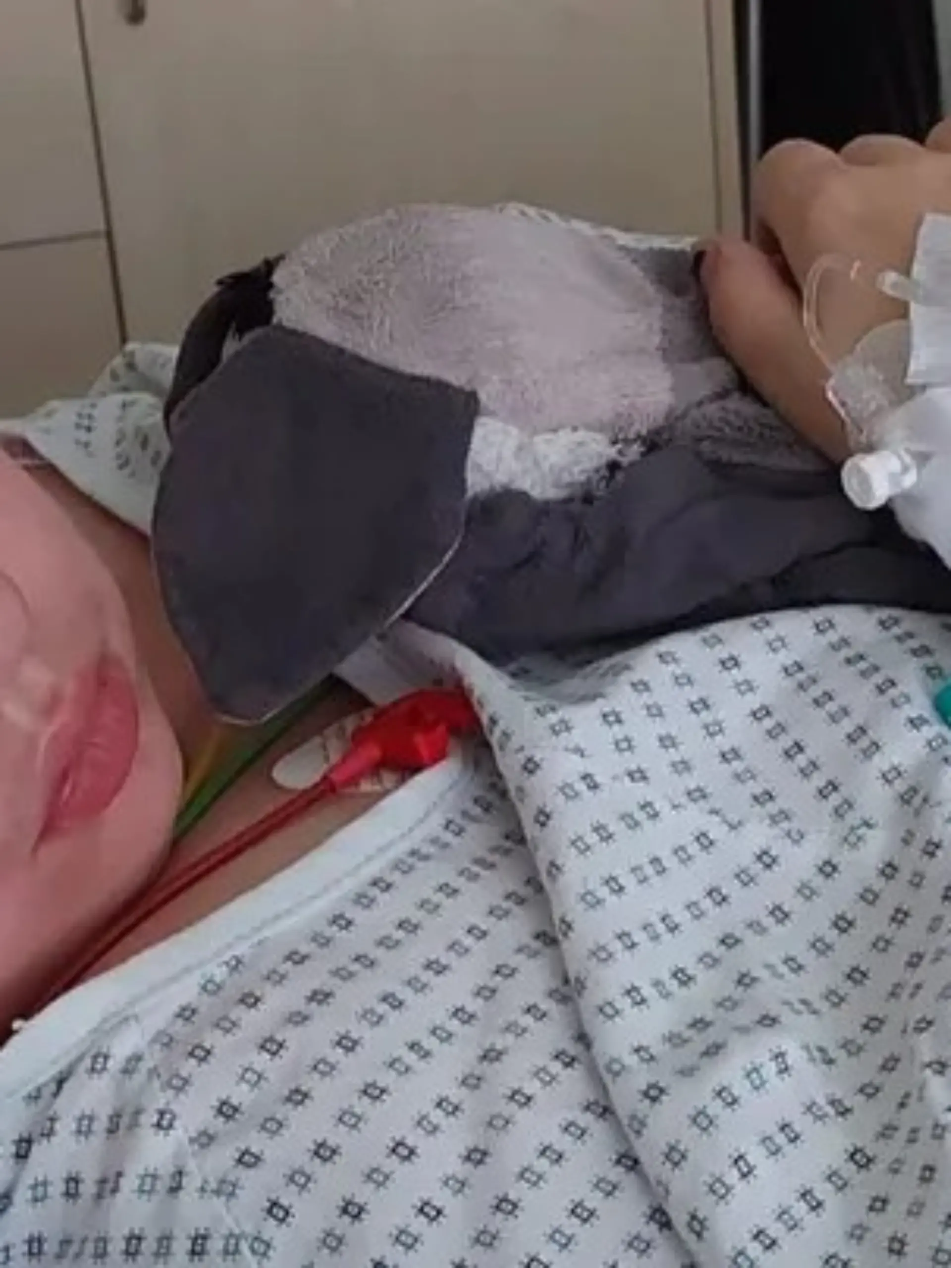 Lucy dachte, es seien nur Kopfschmerzen. Doch sie leidet an einem Hirntumor.