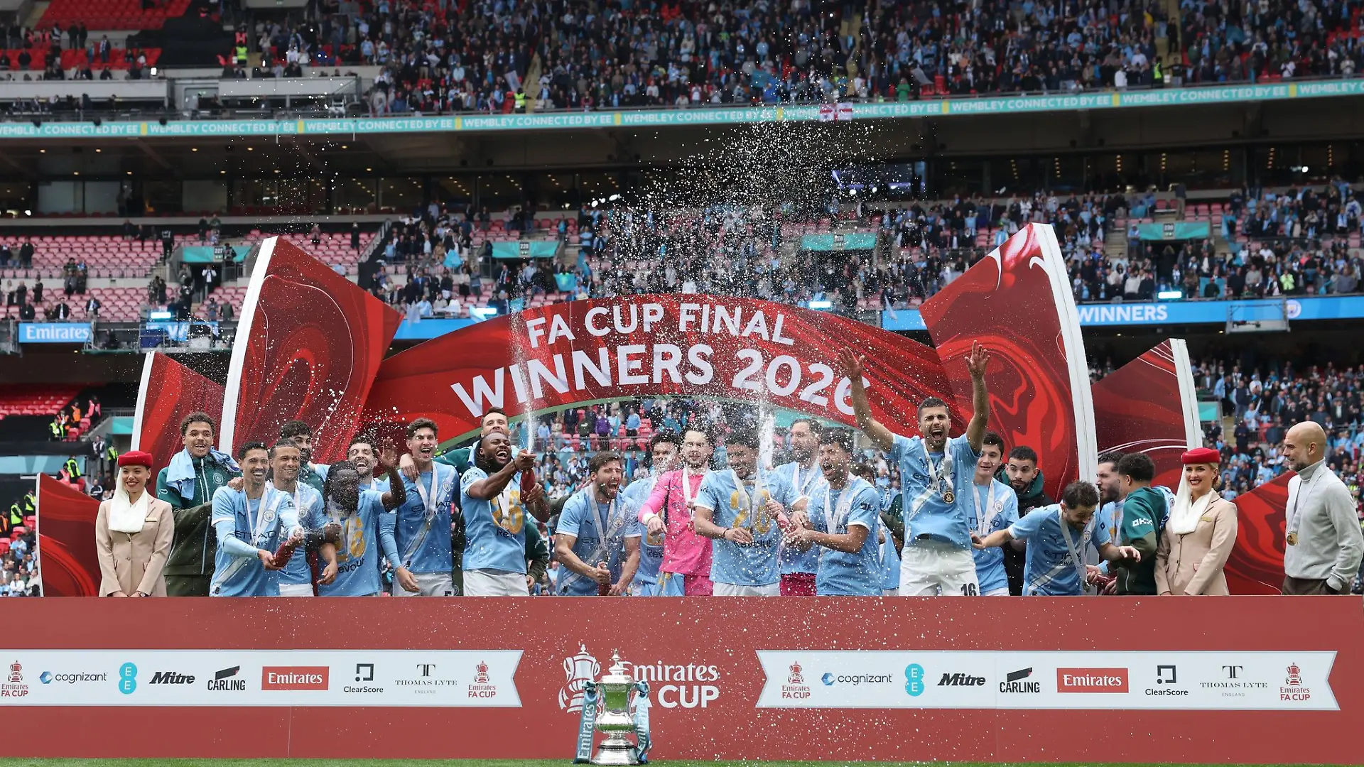Die Stars von Manchester City mit dem FA-Cup 2026.