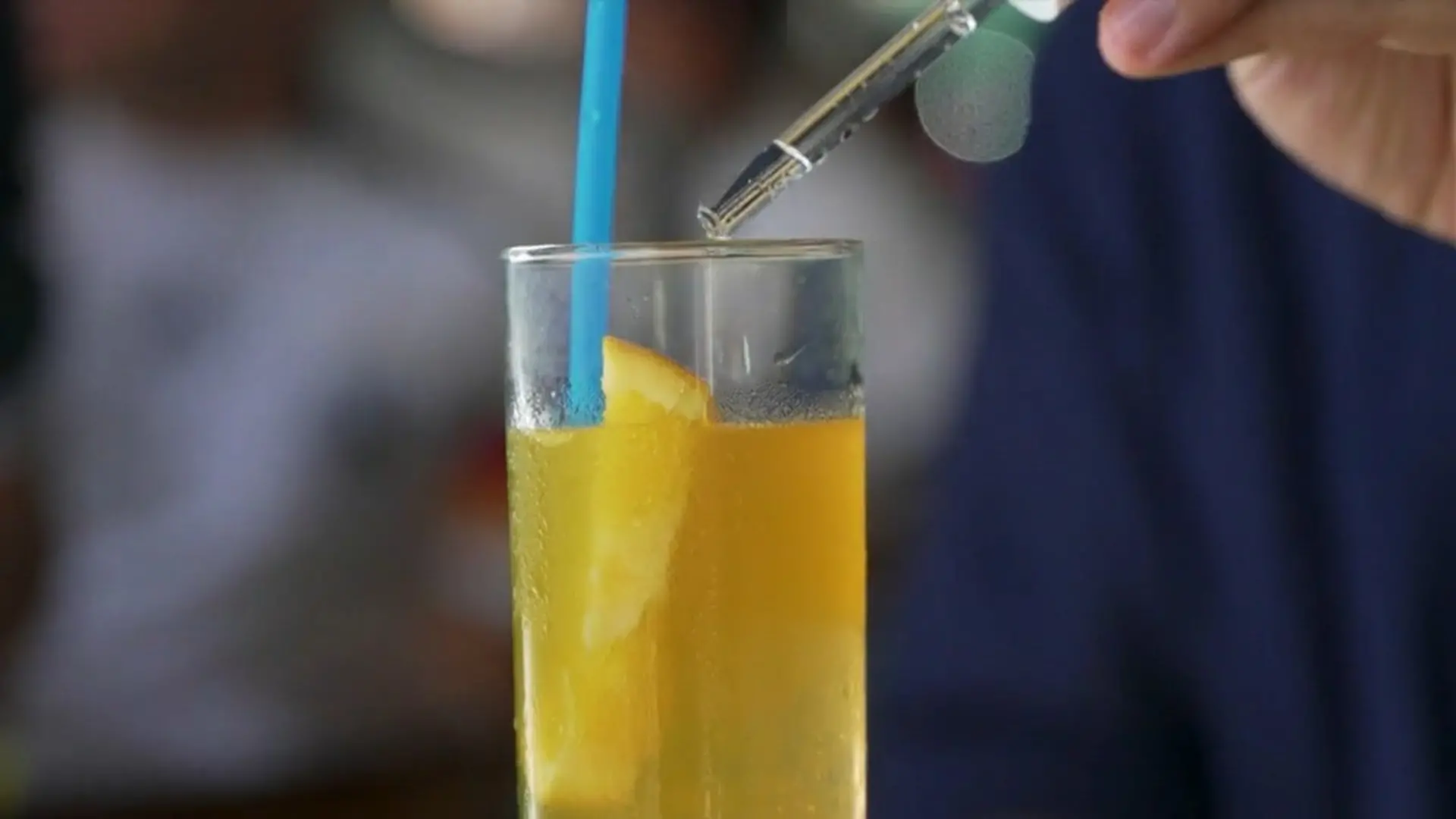 Bild von Der K.O.Tropfen-Test - Wer greift ein?