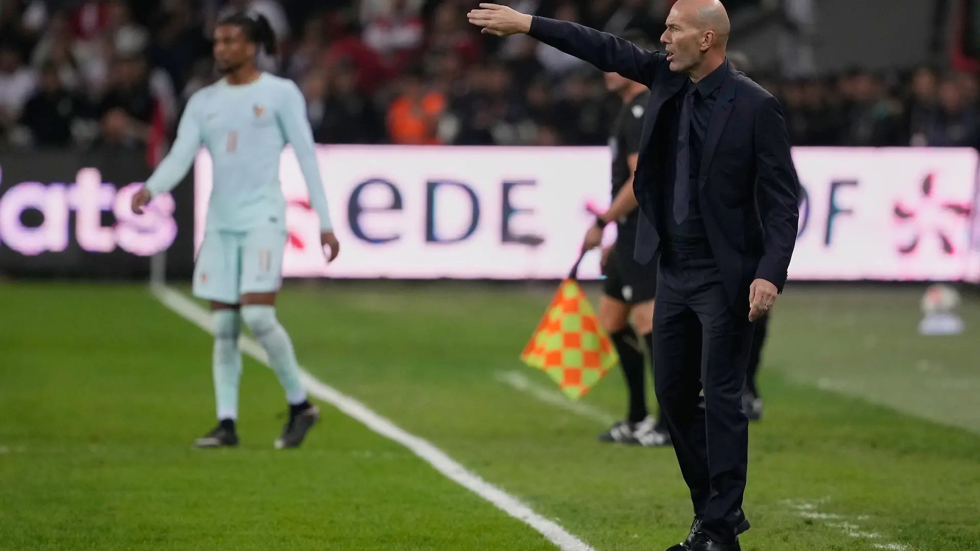 Zinedine Zidane hat sein erstes Spiel als französischer Nationaltrainer gewonnen.