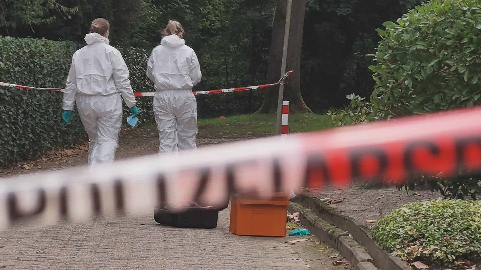 Zwei Bluttaten aus der Nacht stellen die Polizei in Delmenhorst vor ein Rätsel.