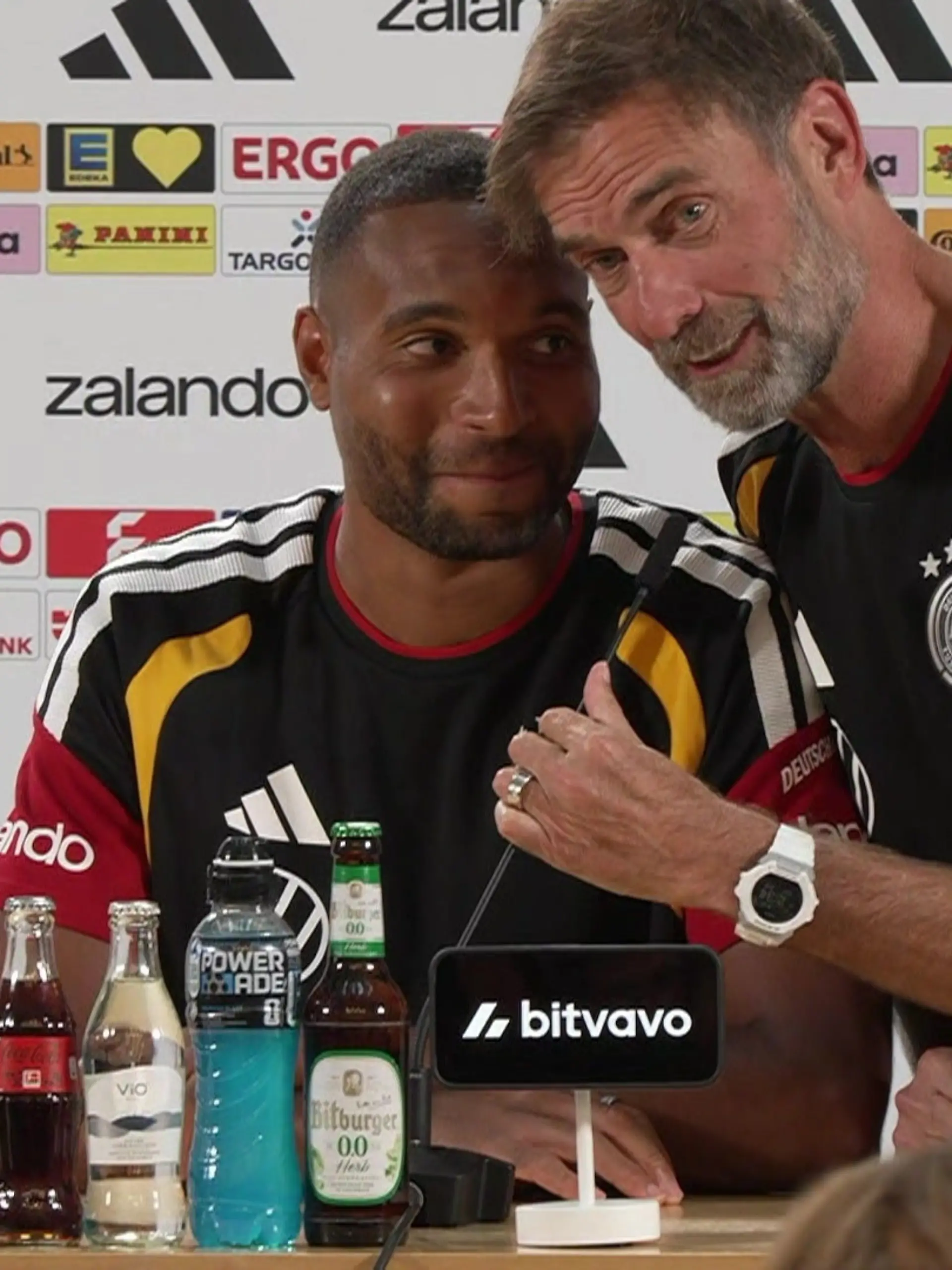 Bild zu: "Plötzlich crasht Jürgen Klopp die Pressekonferenz! Bundestrainer sorgt für Lacher"