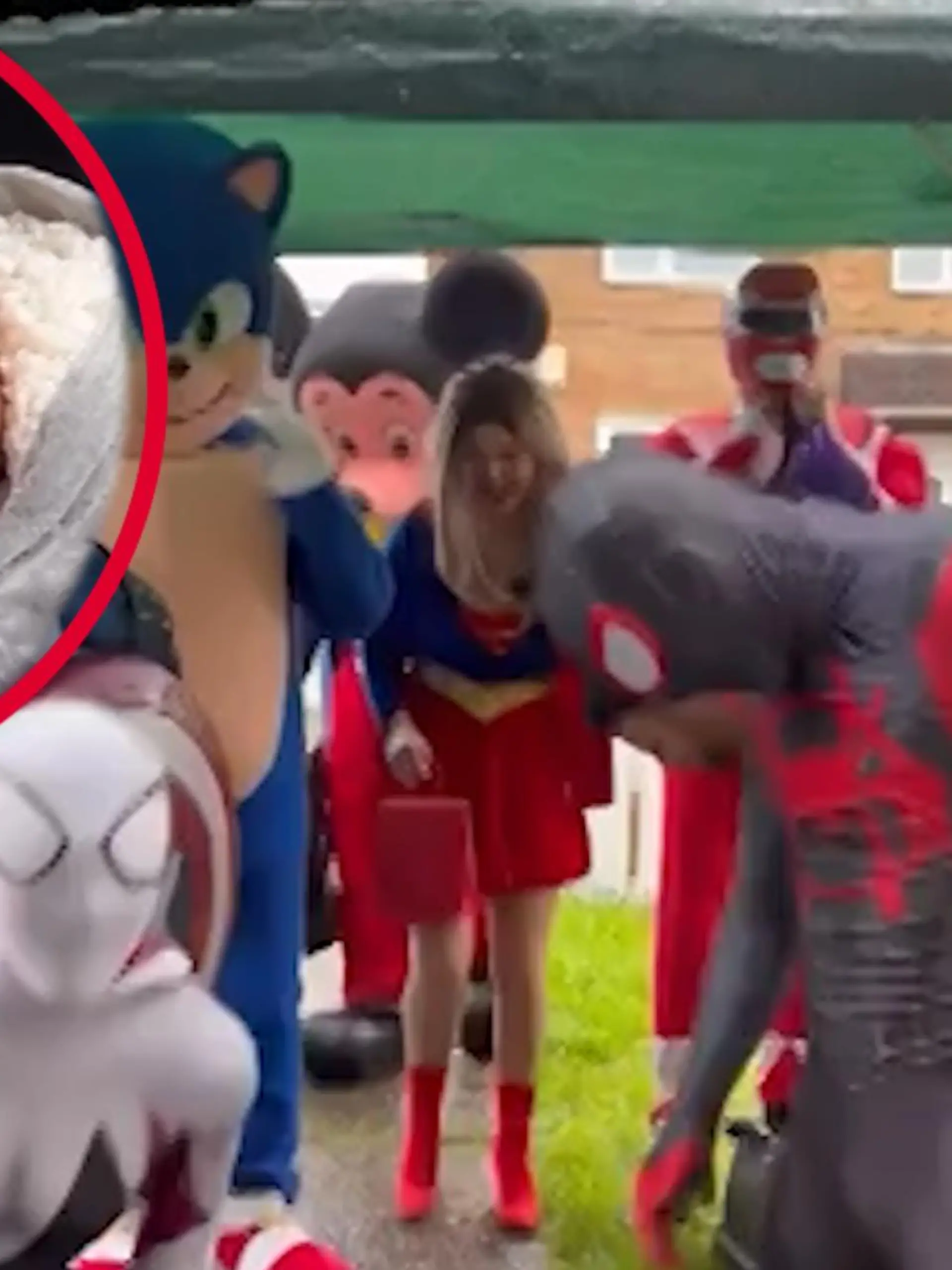 Spiderman, Sonic, Micky Maus: Alle haben sich versammelt, um dem sterbenden Freddy Leitch einen schönen Tag zu bereiten – denn zu diesem Zeitpunkt wissen seine Eltern bereits, dass es einer seiner letzten werden wird.