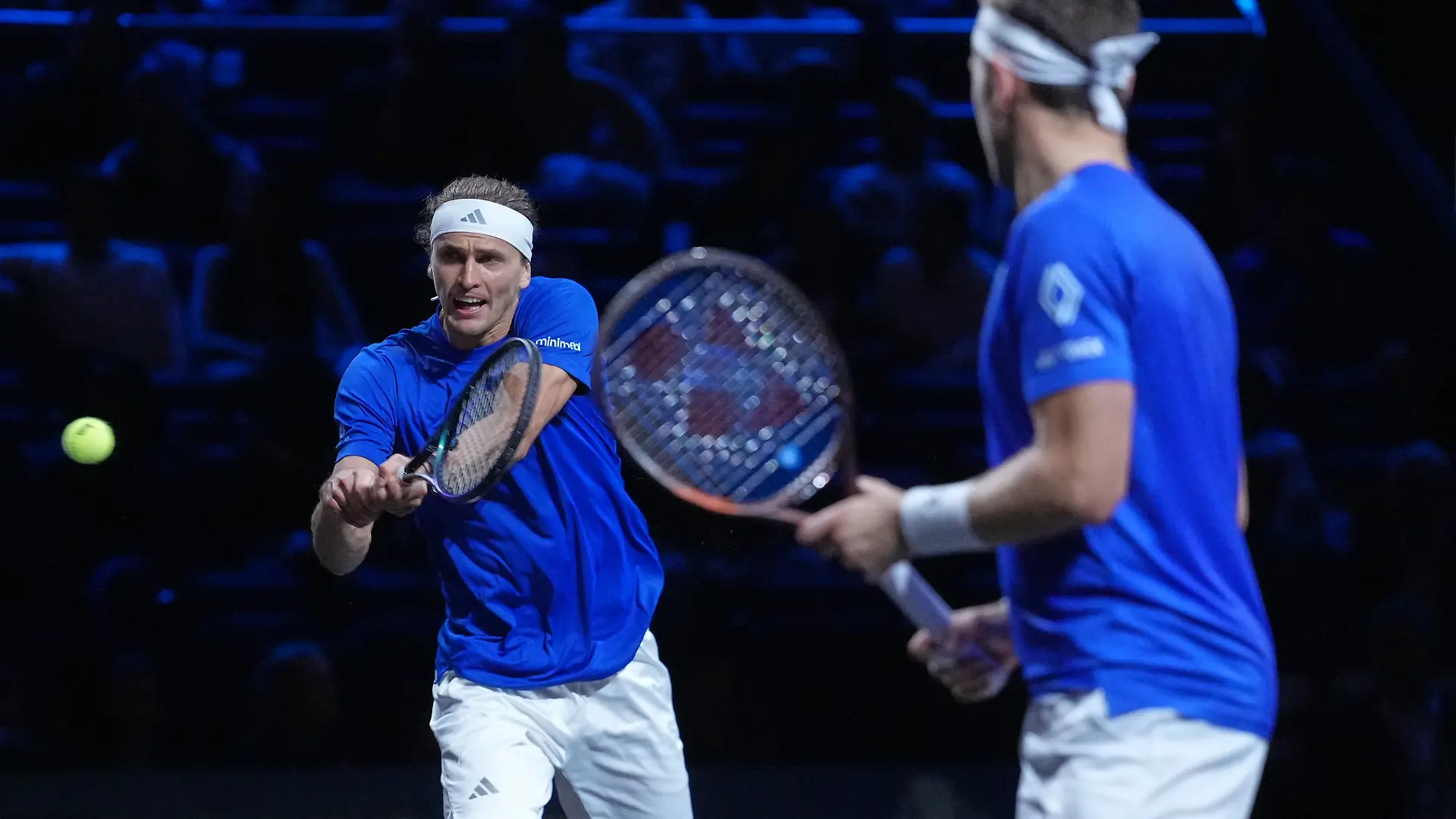 Team Europe's Casper Ruud, right, and Alexander Zverev play Team World's Brandon Nakashima and Alexander Bublik during a Laver Cup tennis tournament doubles match in London, Saturday, Sept. 26, 2026. (AP Photo/Maja Smiejkowska)